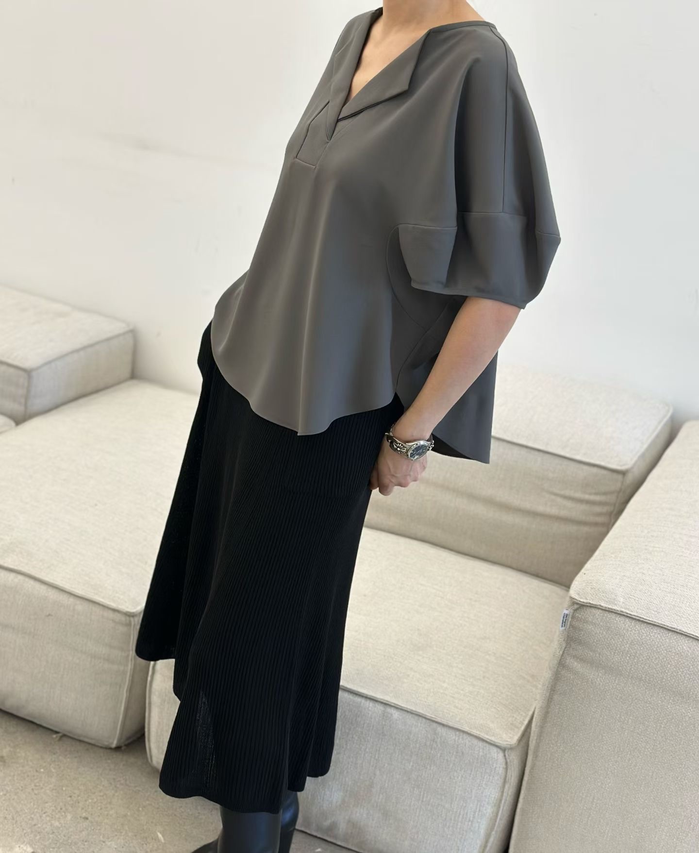 DM03 / OPEN COLLAR BELL SLEEVES TOP