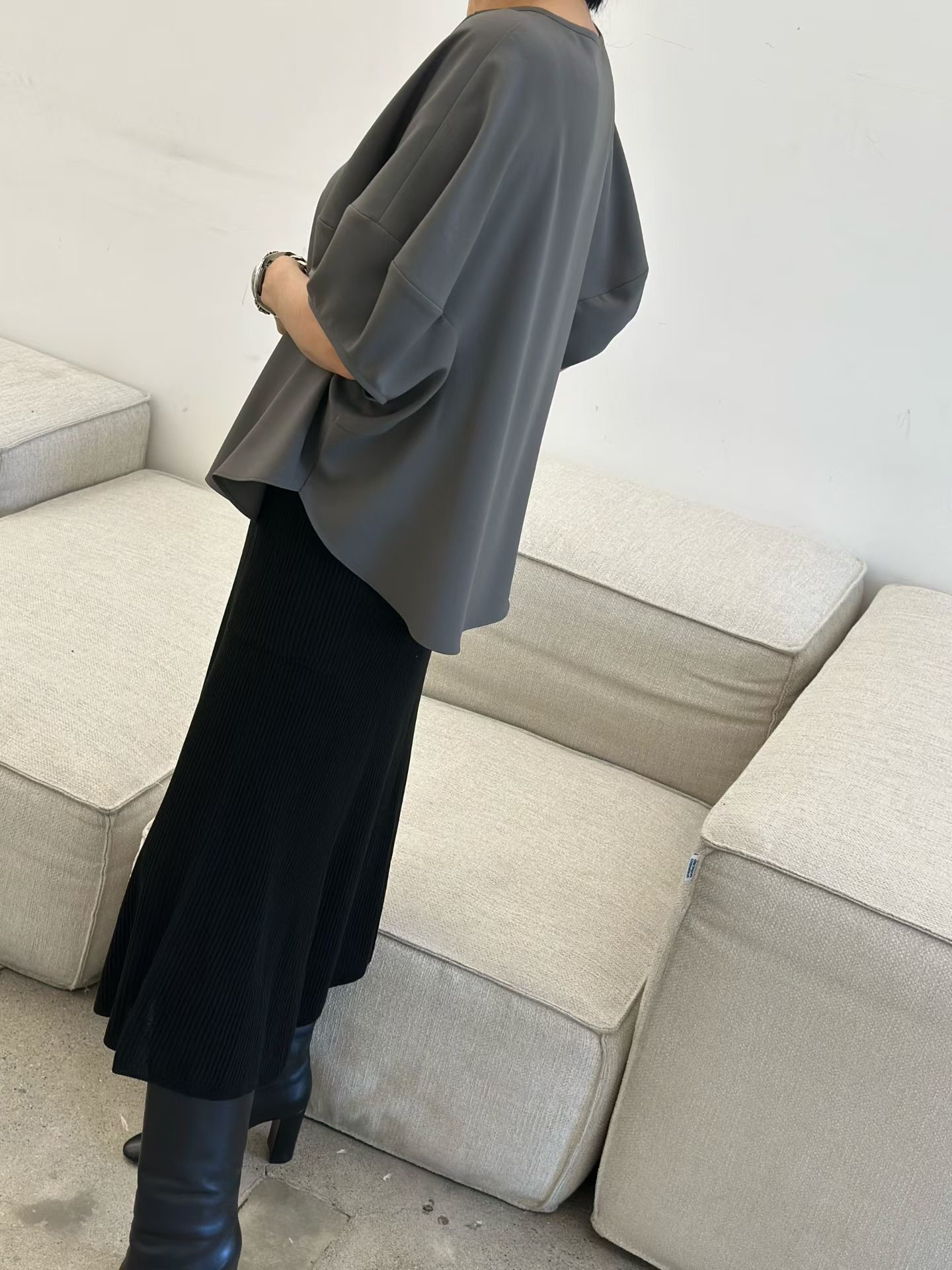 DM03 / OPEN COLLAR BELL SLEEVES TOP