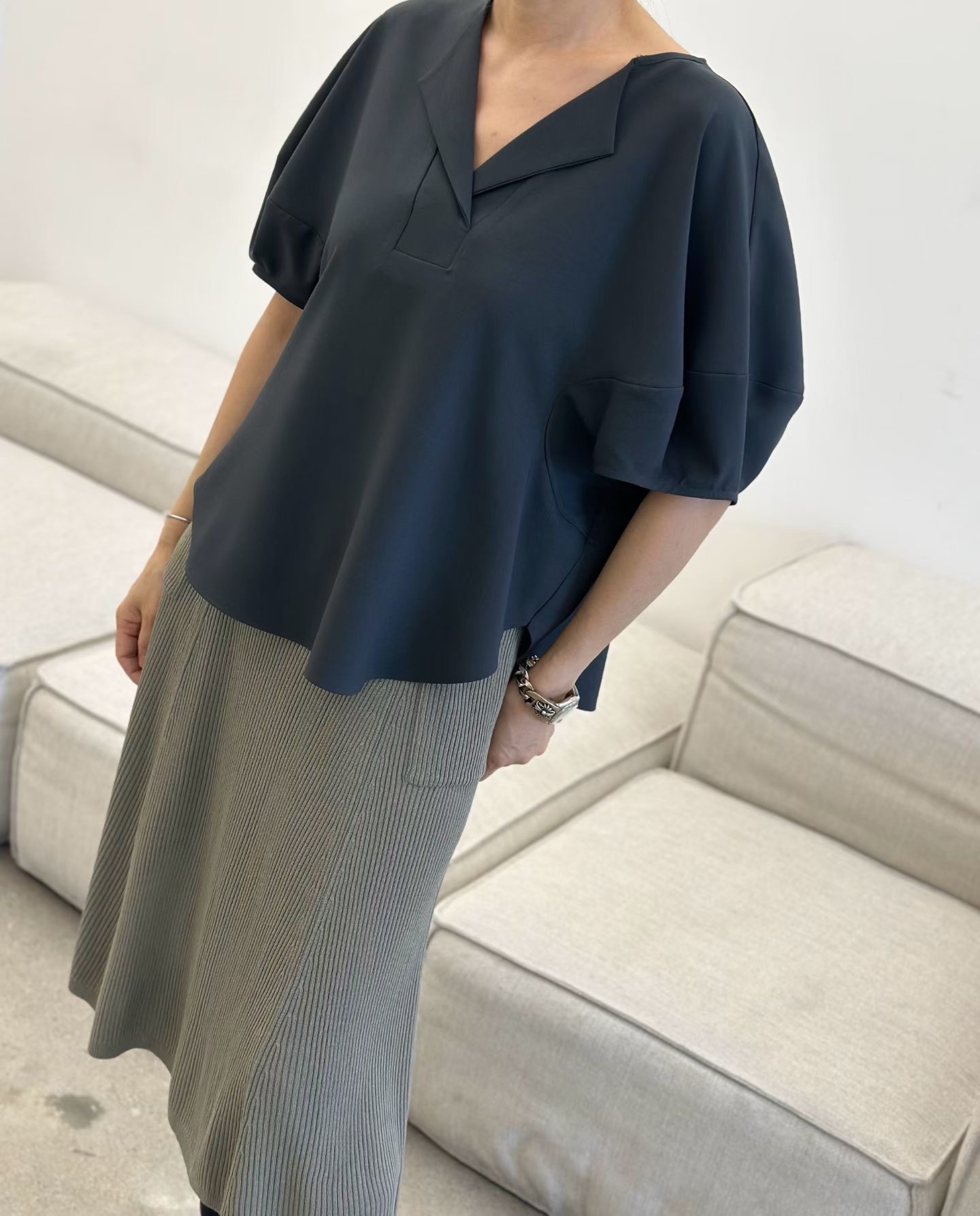 DM03 / OPEN COLLAR BELL SLEEVES TOP