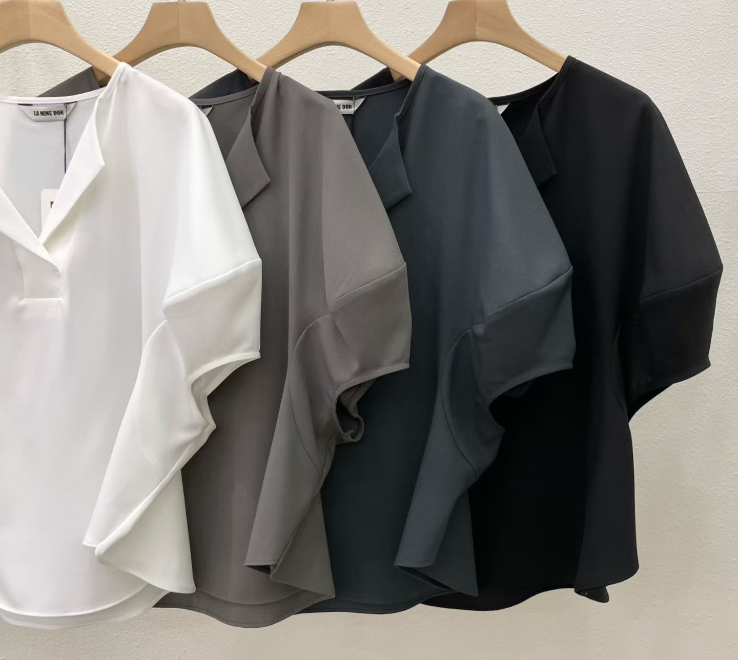 DM03 / OPEN COLLAR BELL SLEEVES TOP