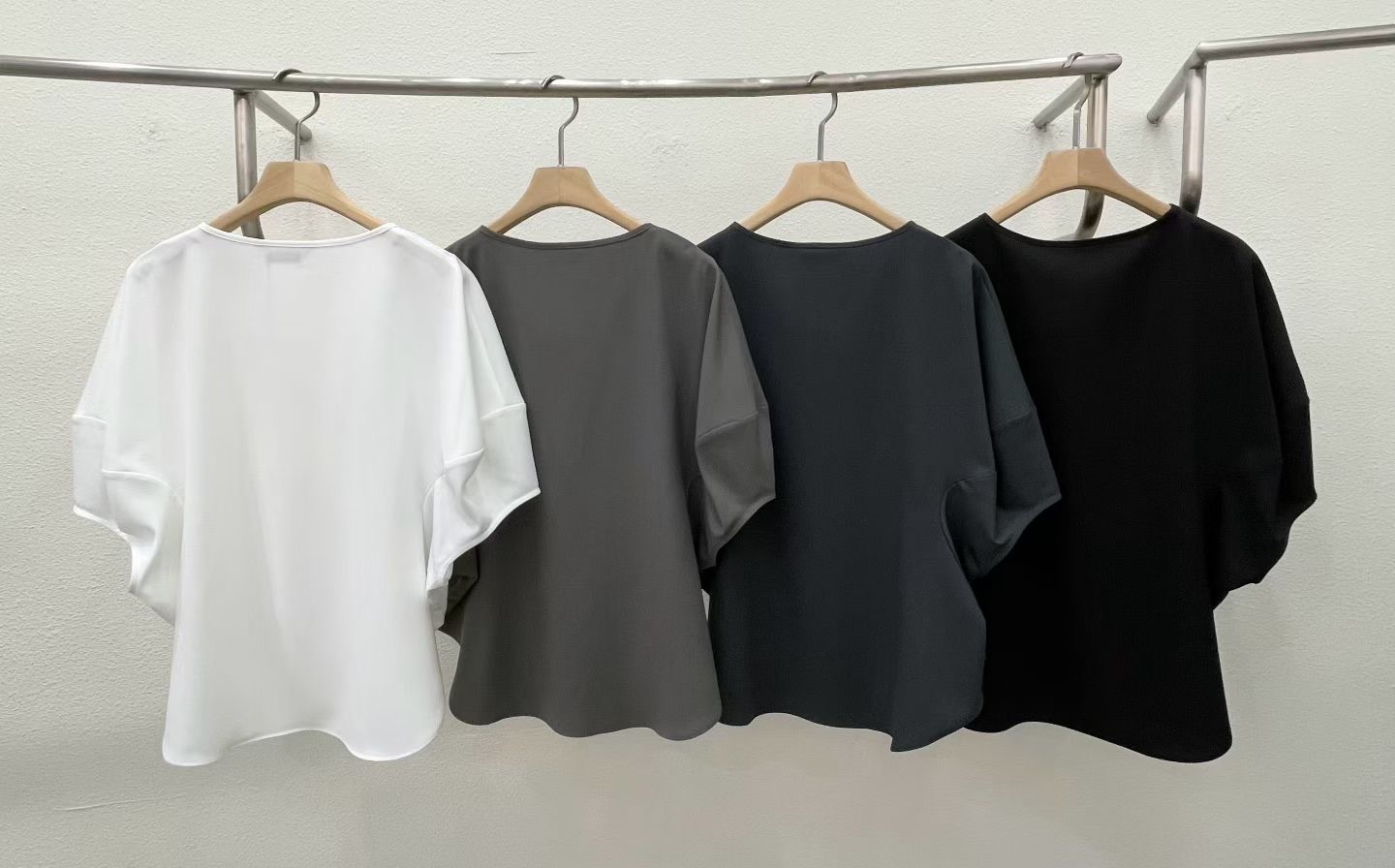 DM03 / OPEN COLLAR BELL SLEEVES TOP