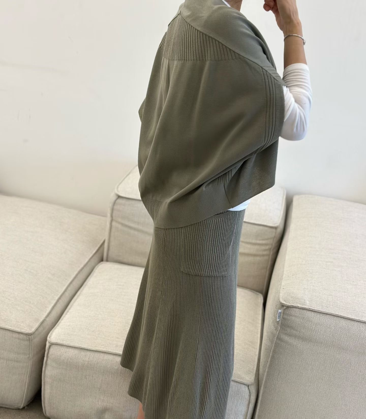 DM04 / ANGULAR BUTTON DOWN CARDIGAN