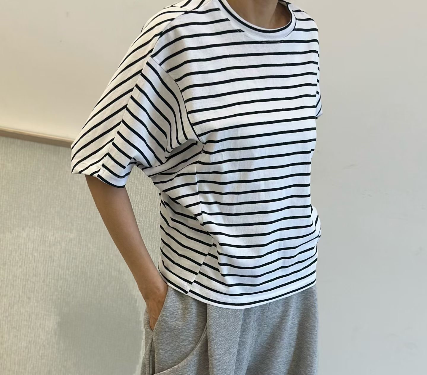 DM05 / STRIPE BAT WING TOP