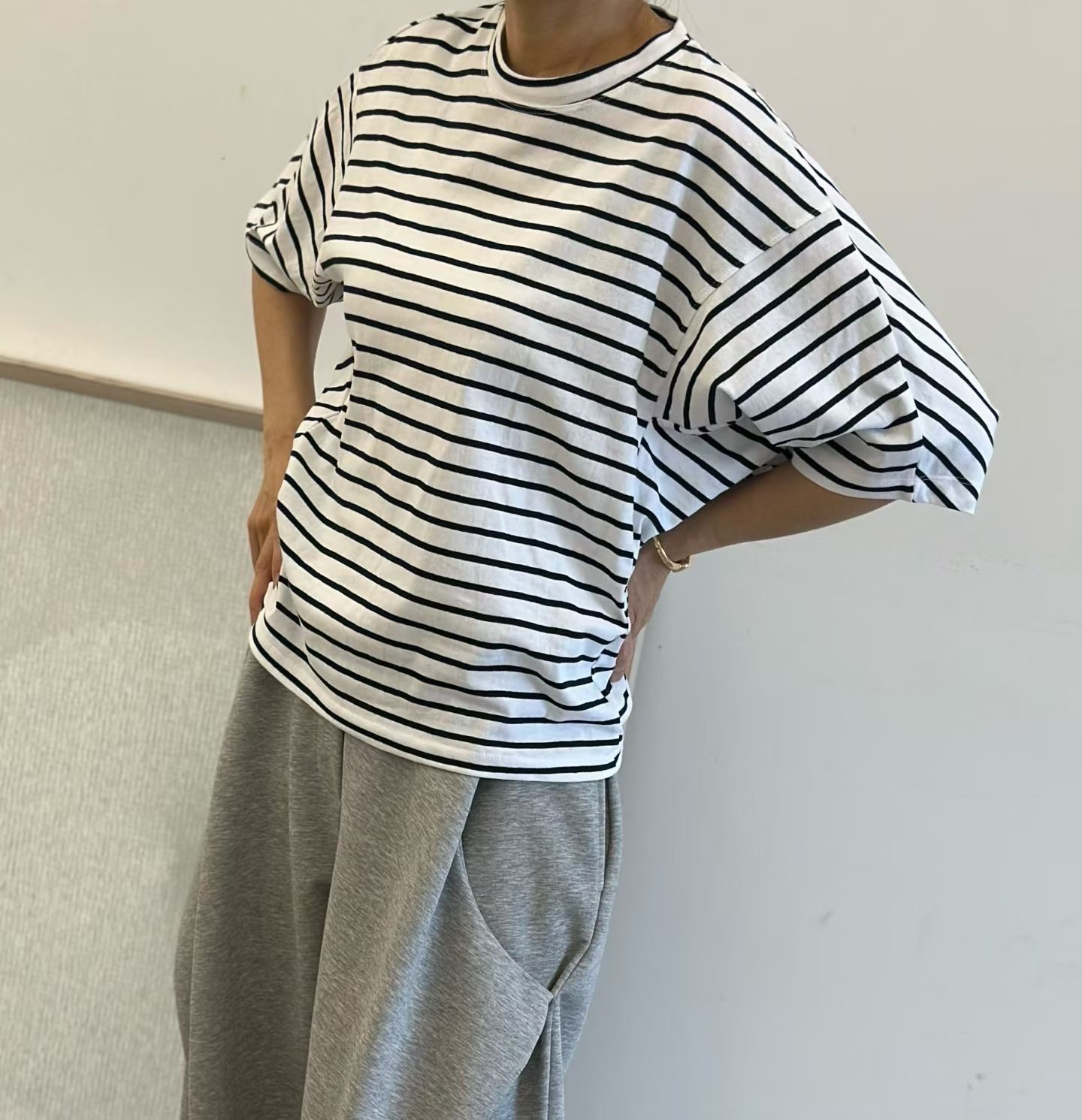 DM05 / STRIPE BAT WING TOP