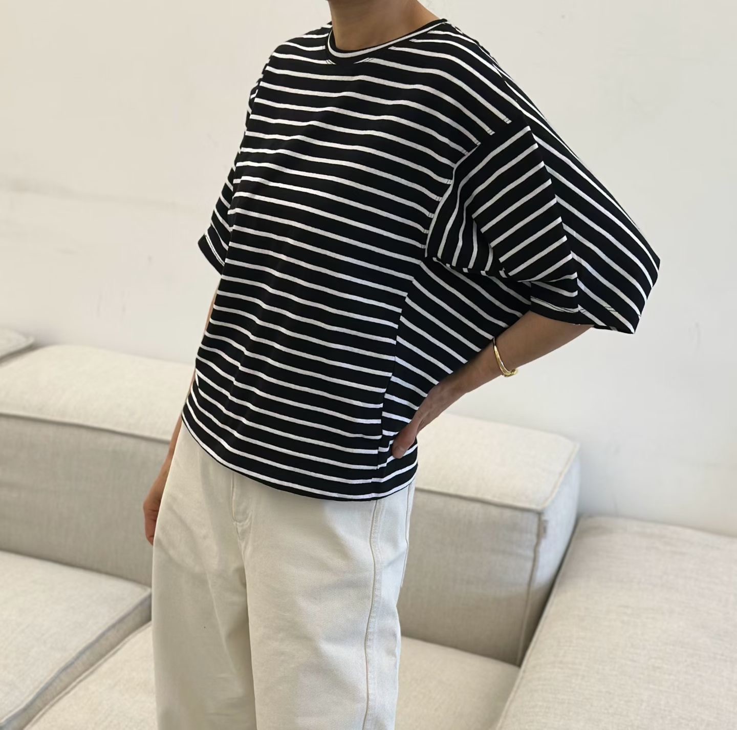 DM05 / STRIPE BAT WING TOP