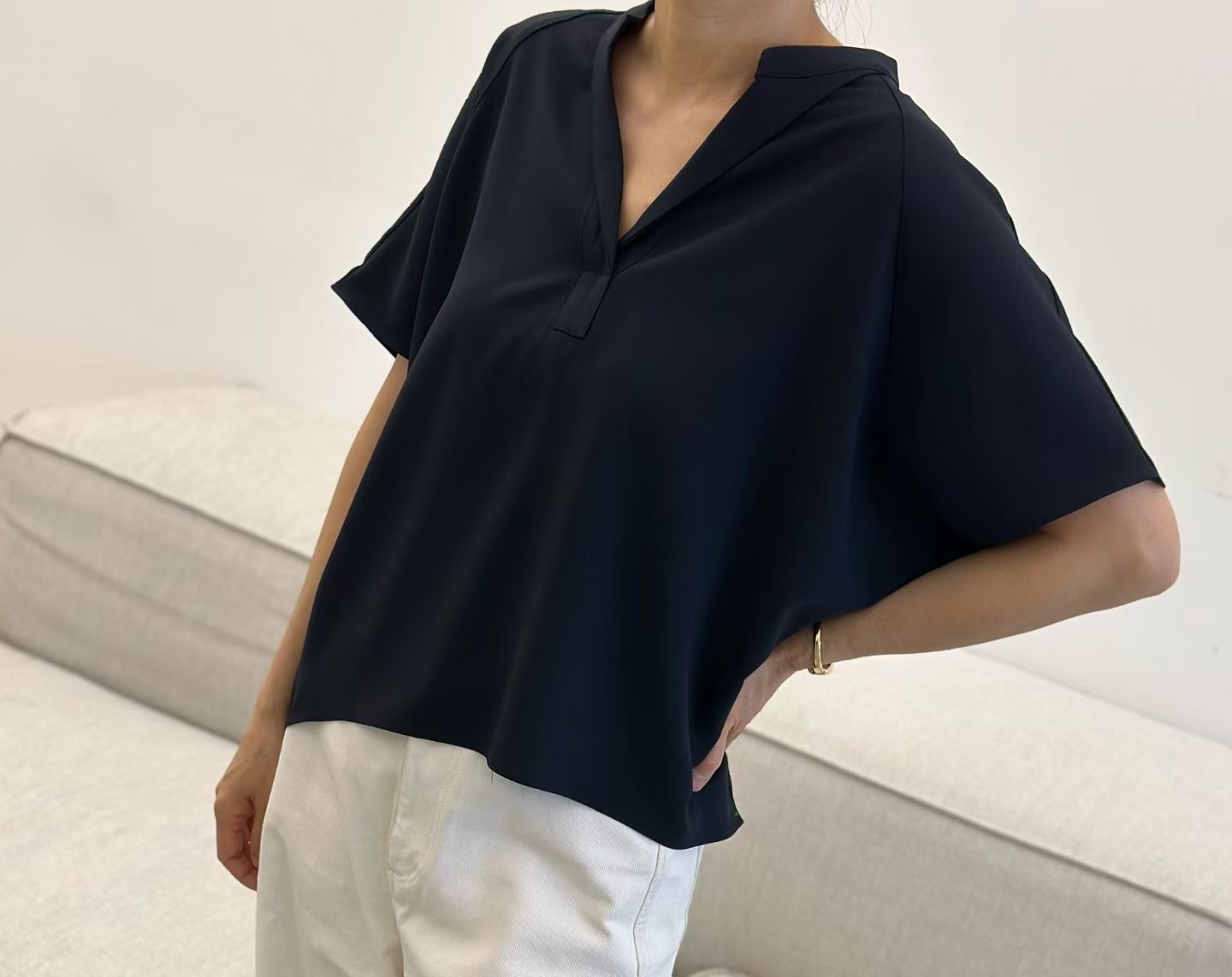 DM08 / OPEN COLLAR BLOUSE
