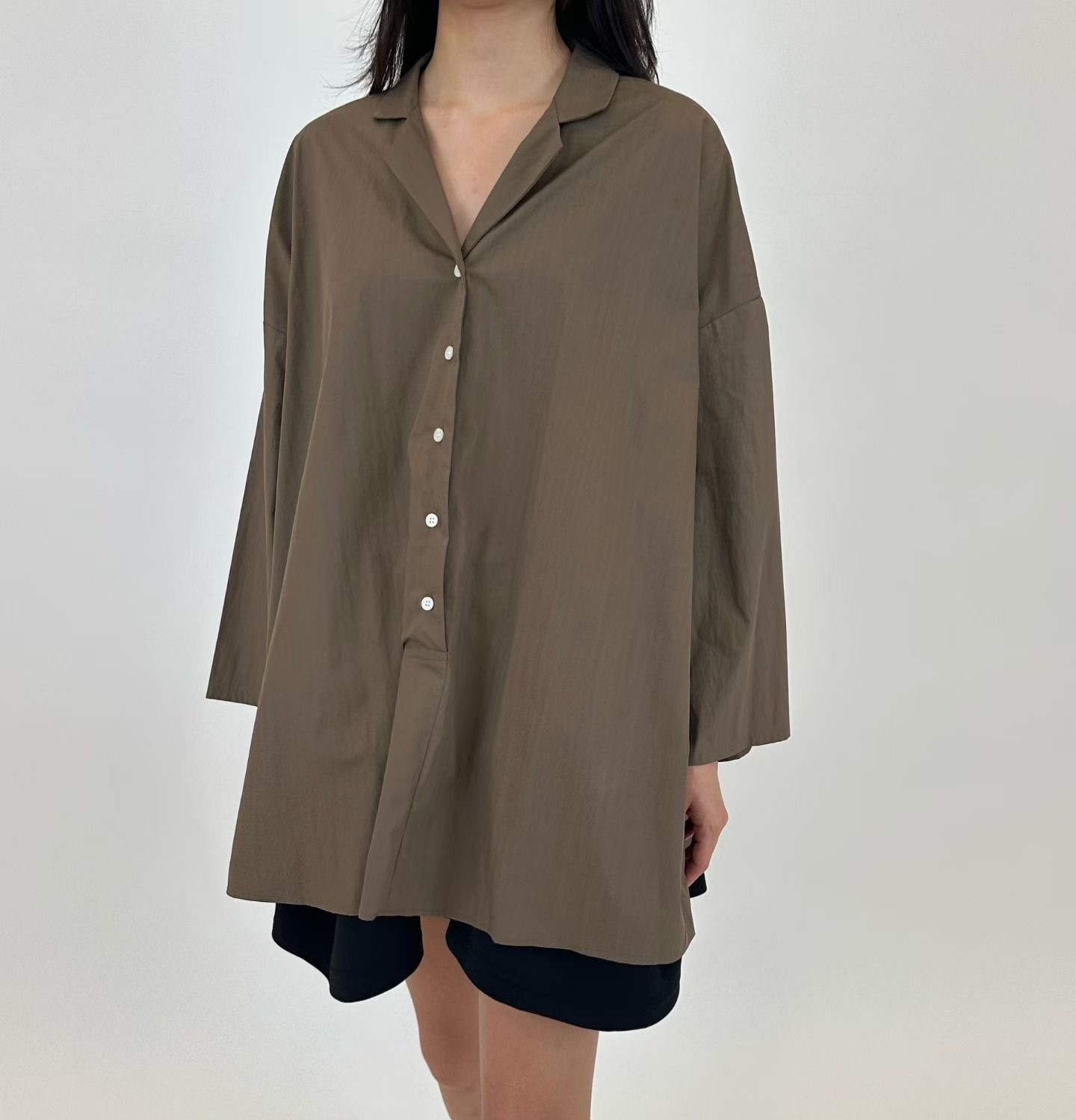EY22 / BUTTON DOWN COLLAR OVERSIZED SHIRT