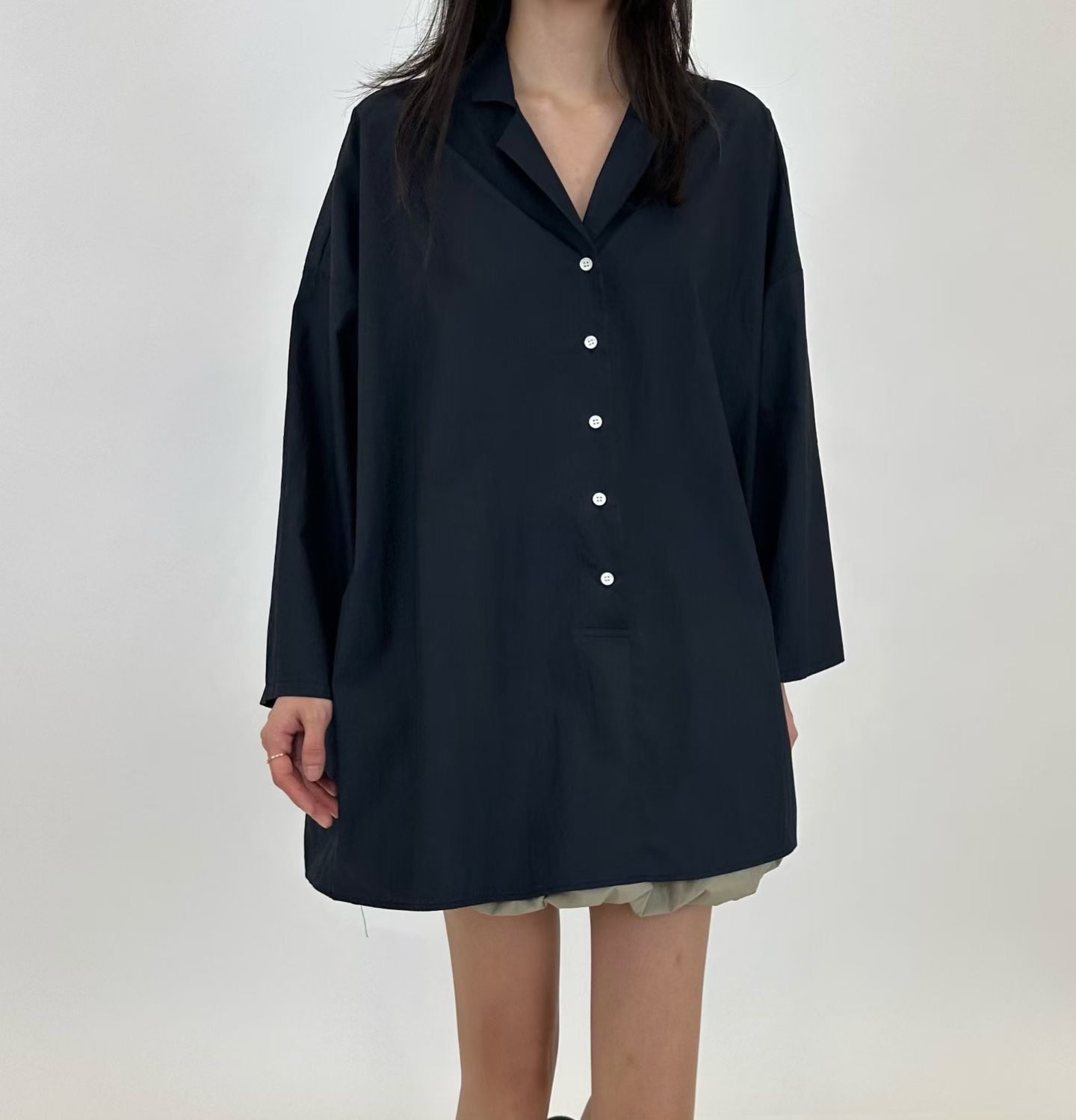 EY22 / BUTTON DOWN COLLAR OVERSIZED SHIRT