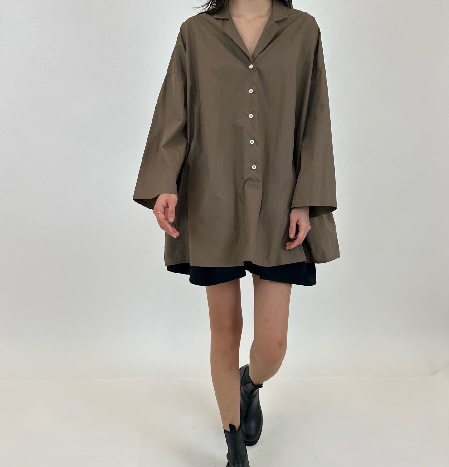 EY22 / BUTTON DOWN COLLAR OVERSIZED SHIRT