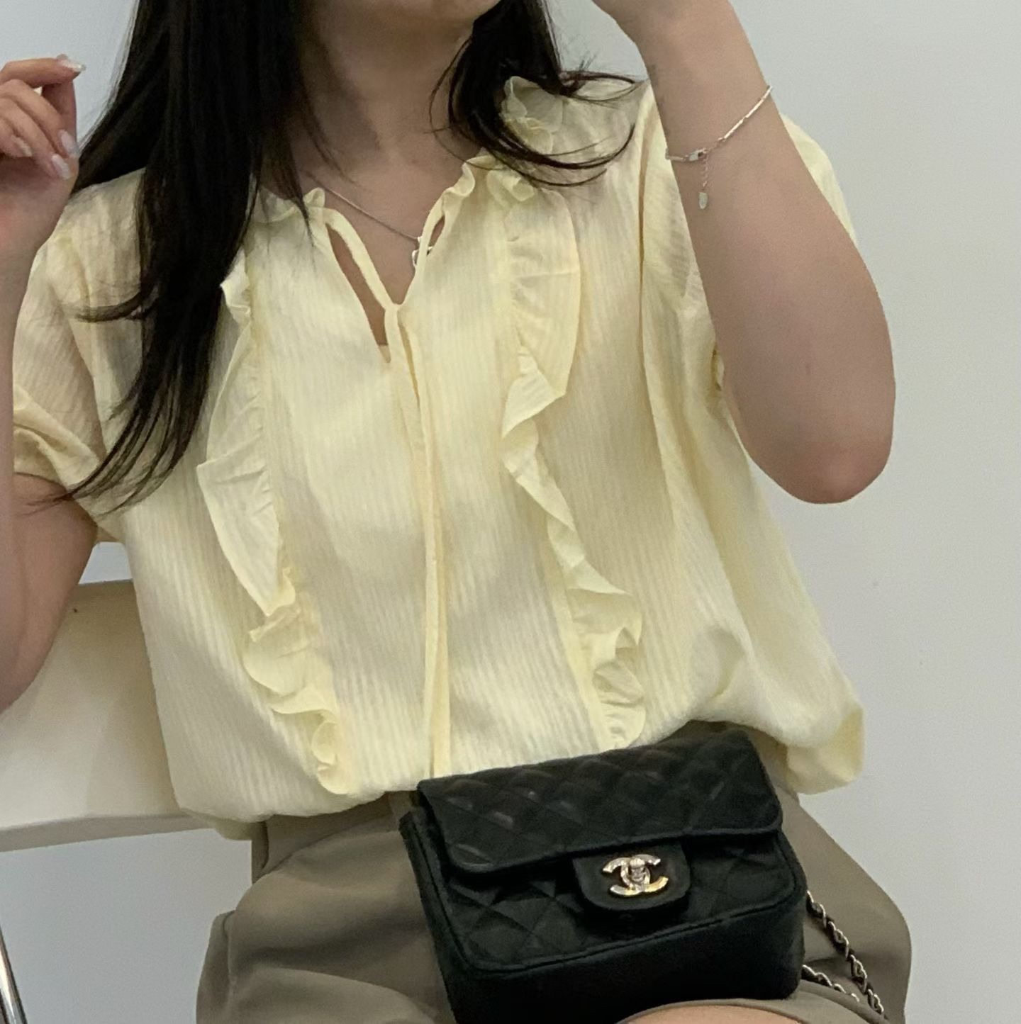 FP15 / FRONT RUFFLES FRONT TIE BLOUSE