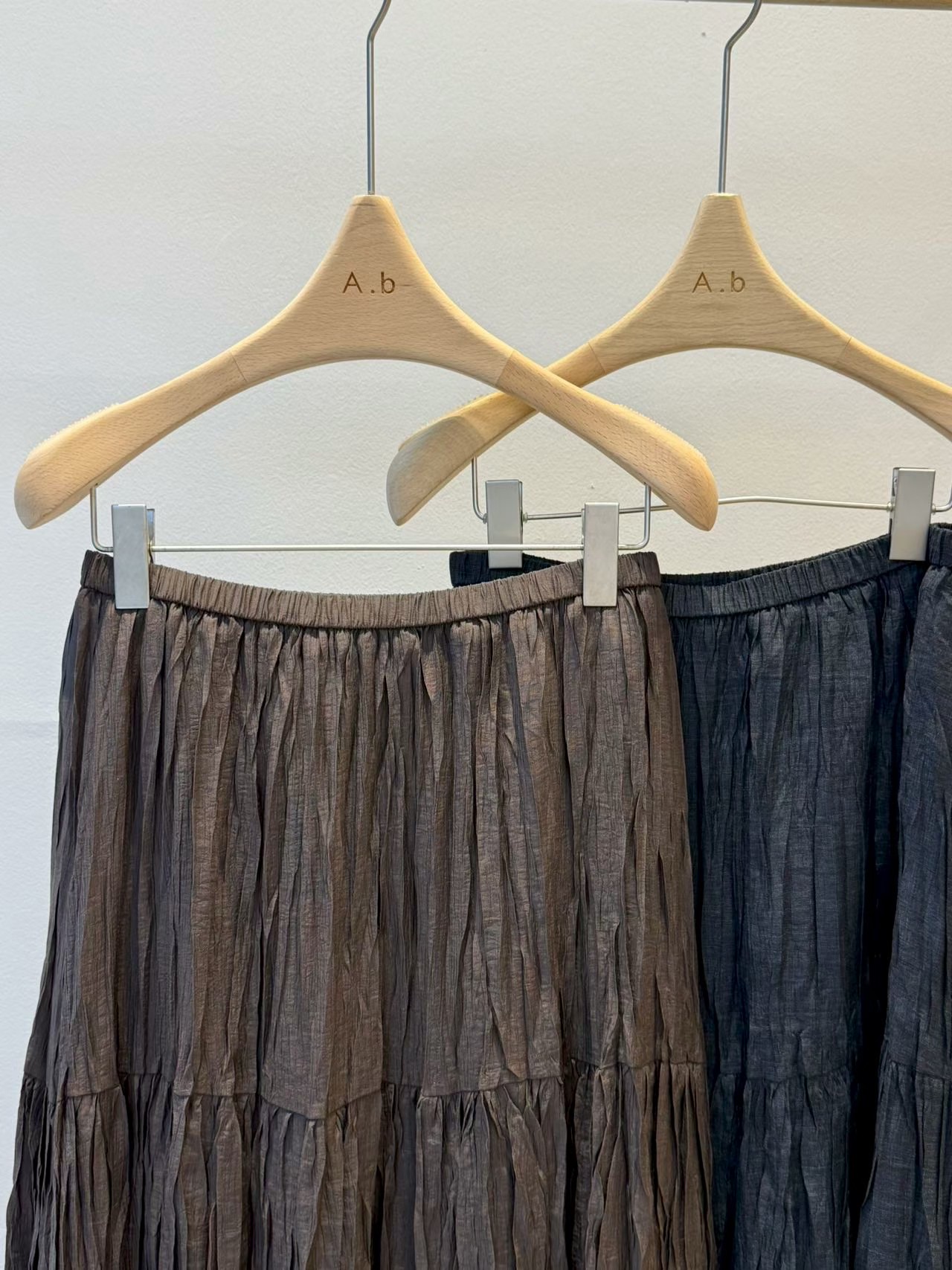 UE27 / ELASTIC WAISTBAND CRUMPLED TEXTURED SKIRT