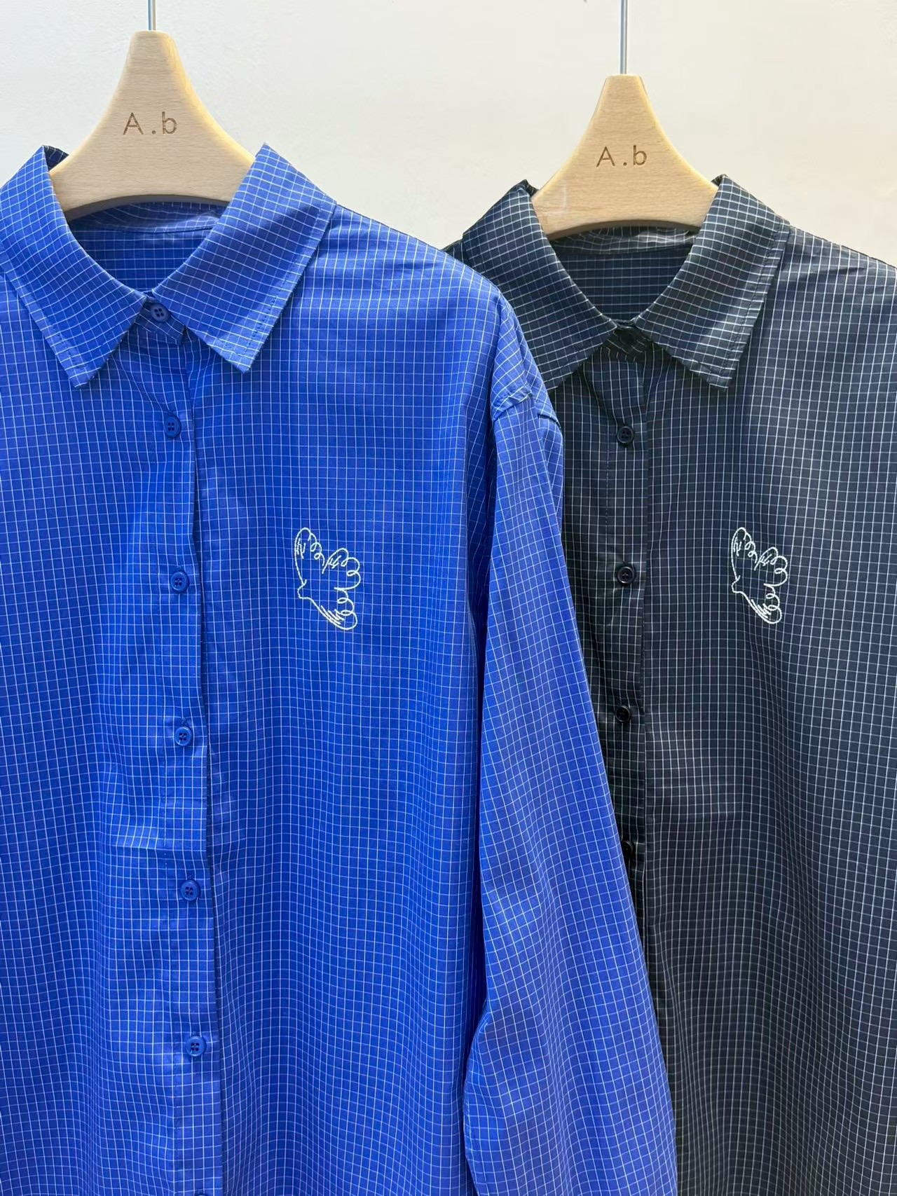 UE29 / CHECKERED SHIRT WITH DOVE EMBROIDERY LOGO
