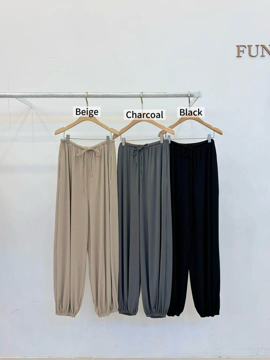 FP22 / ELASTIC BANDING TEXTURED JOGGER PANTS