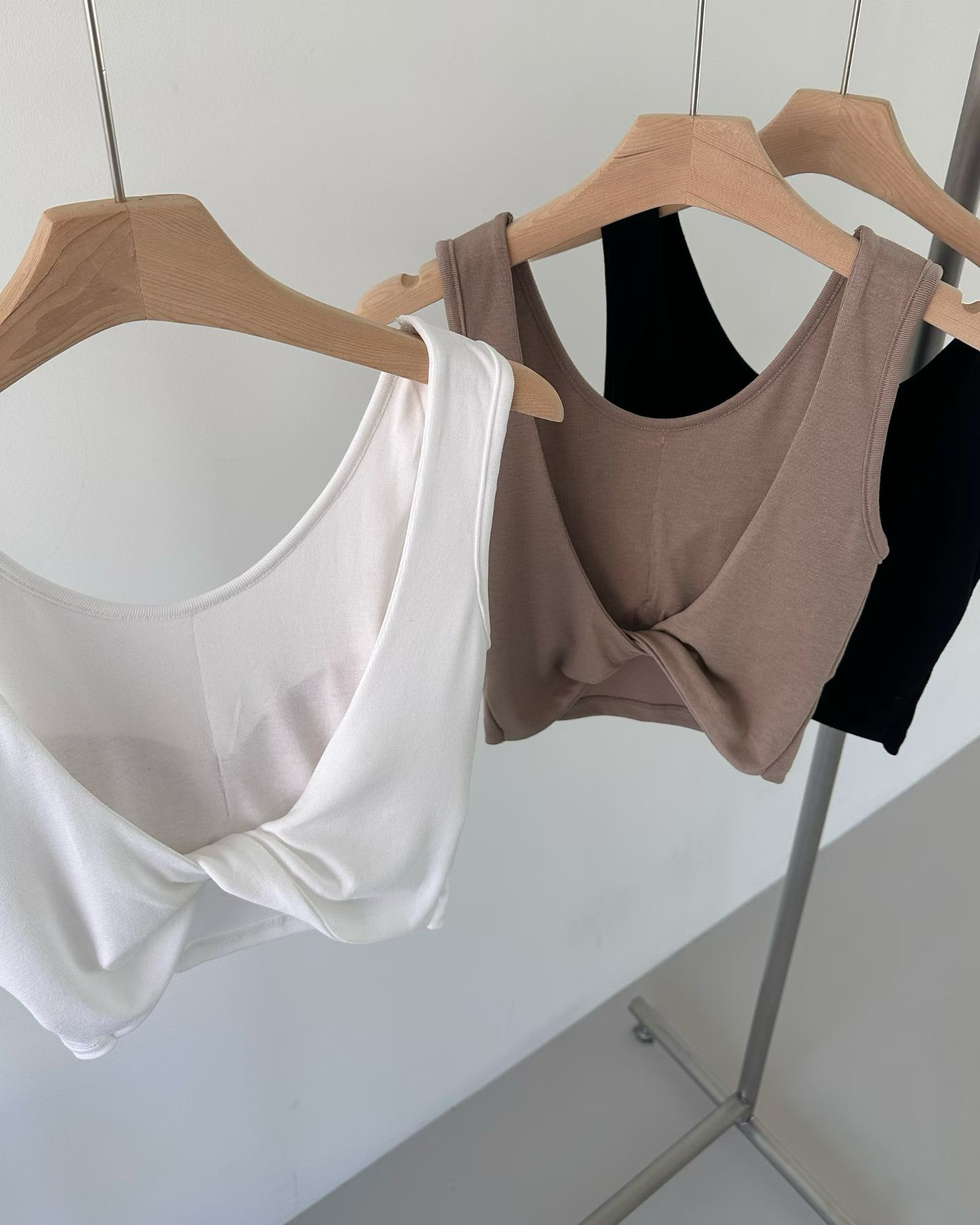 PG29 / TWISTED BACK BRA TOP