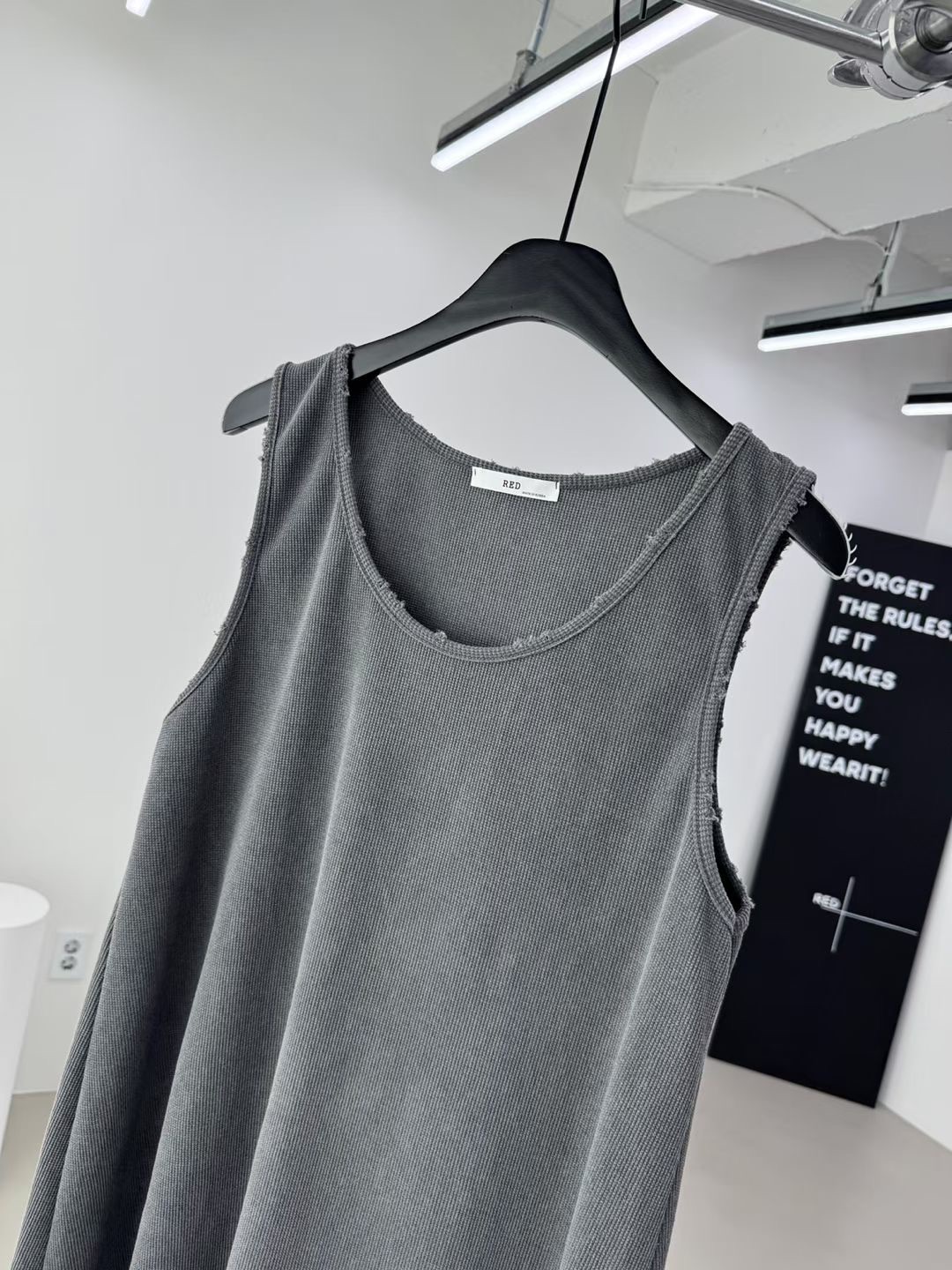 FG23 / RIPPED EDGES LONG TANK TOP