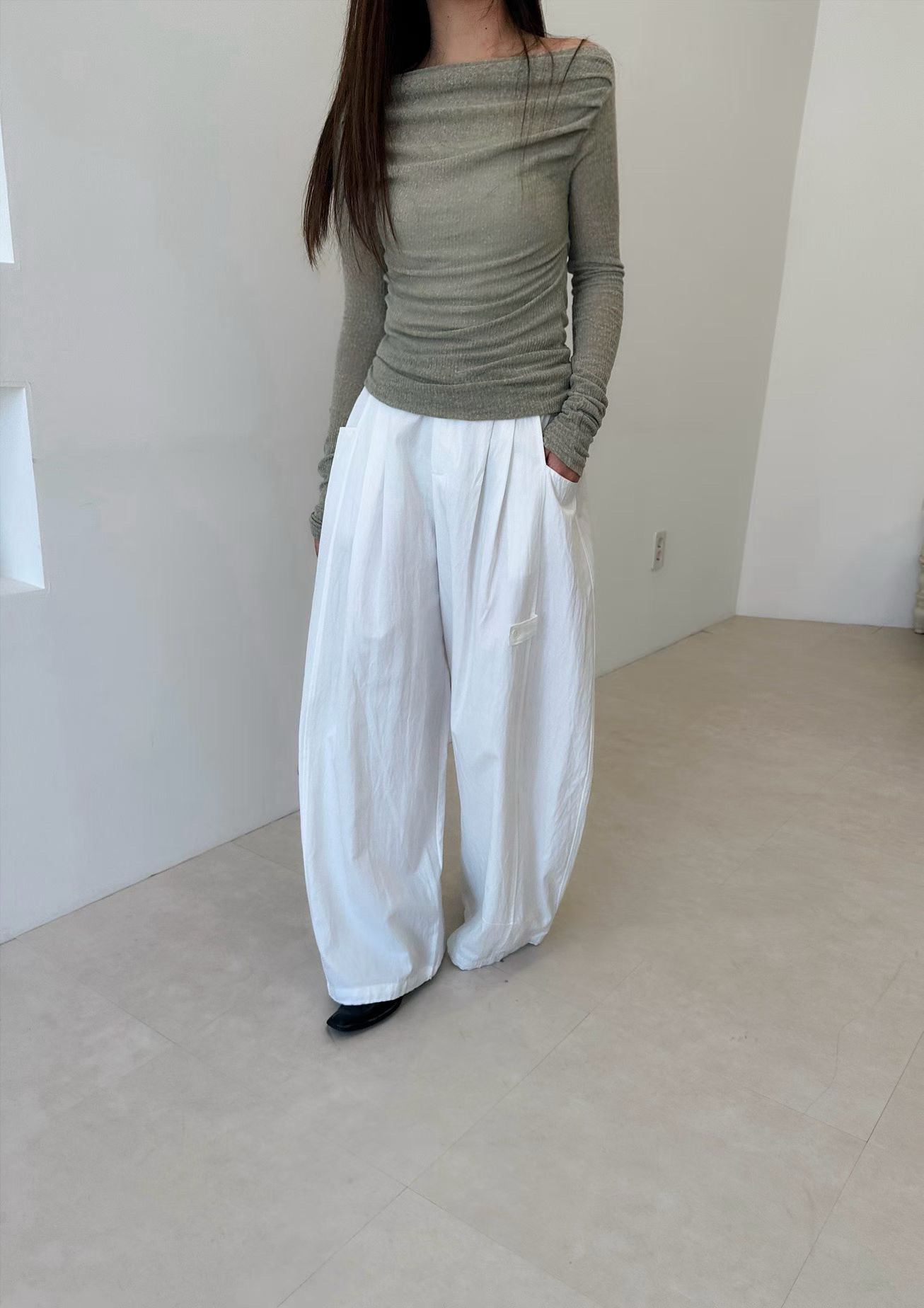 FG18 / PINTUCK WIDE LEG TROUERS