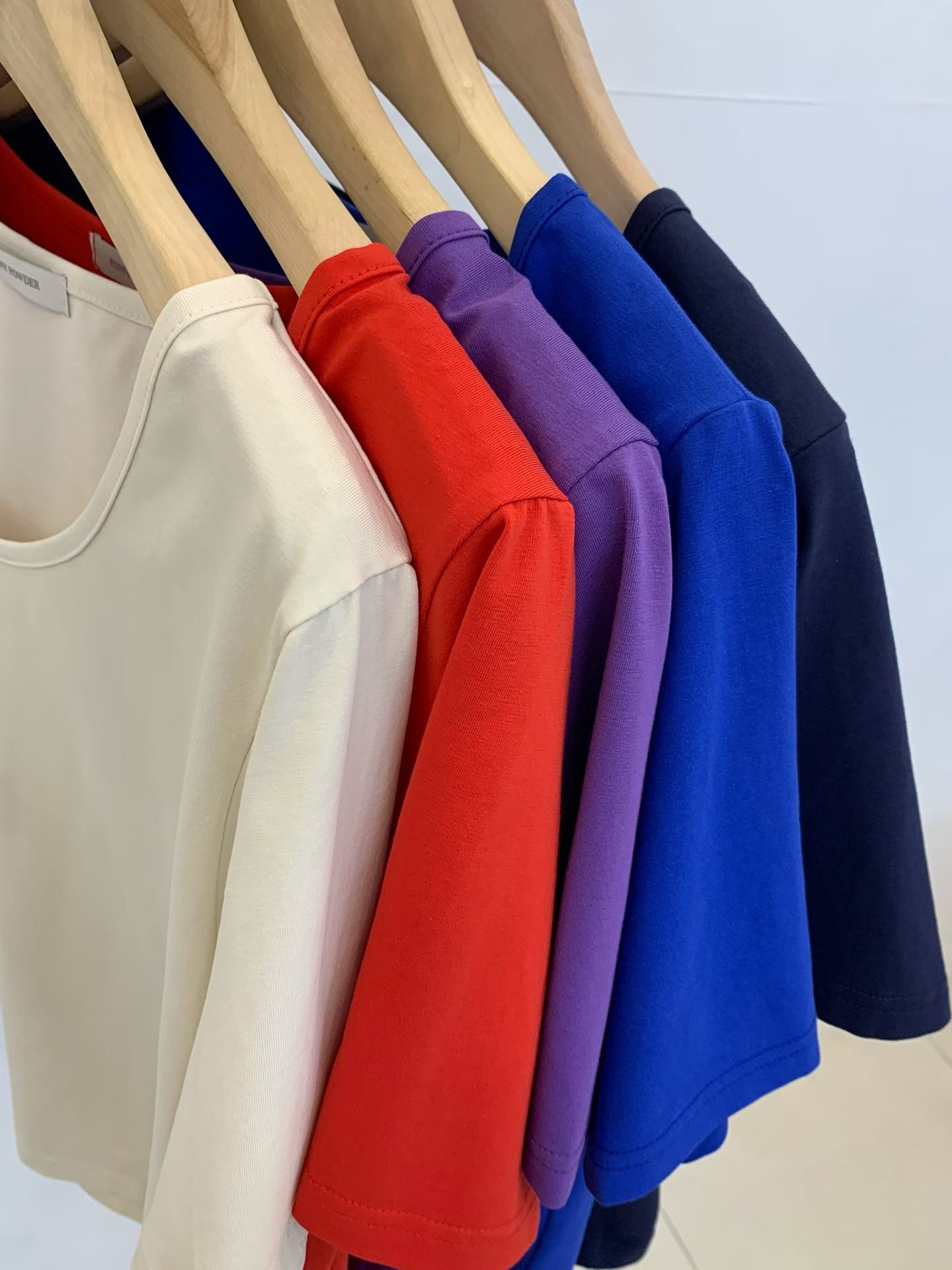 FP28 / SCOOP NECKLINE TEE