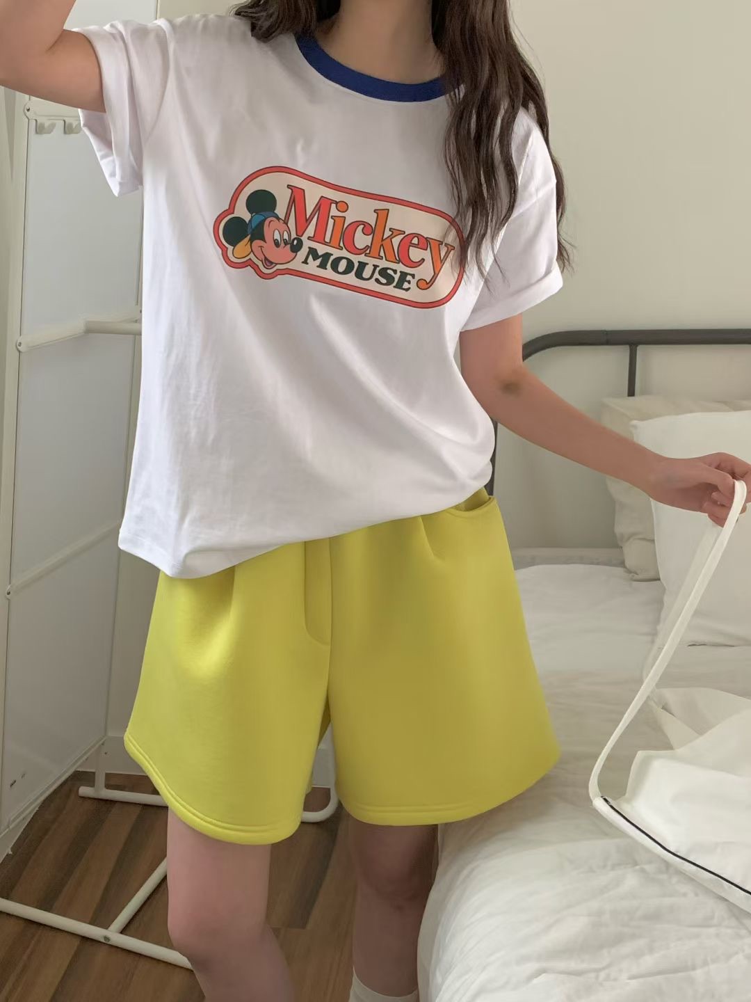 FG27 / CONTRAST NECKLINE DISNEY’S CHARACTER TEE