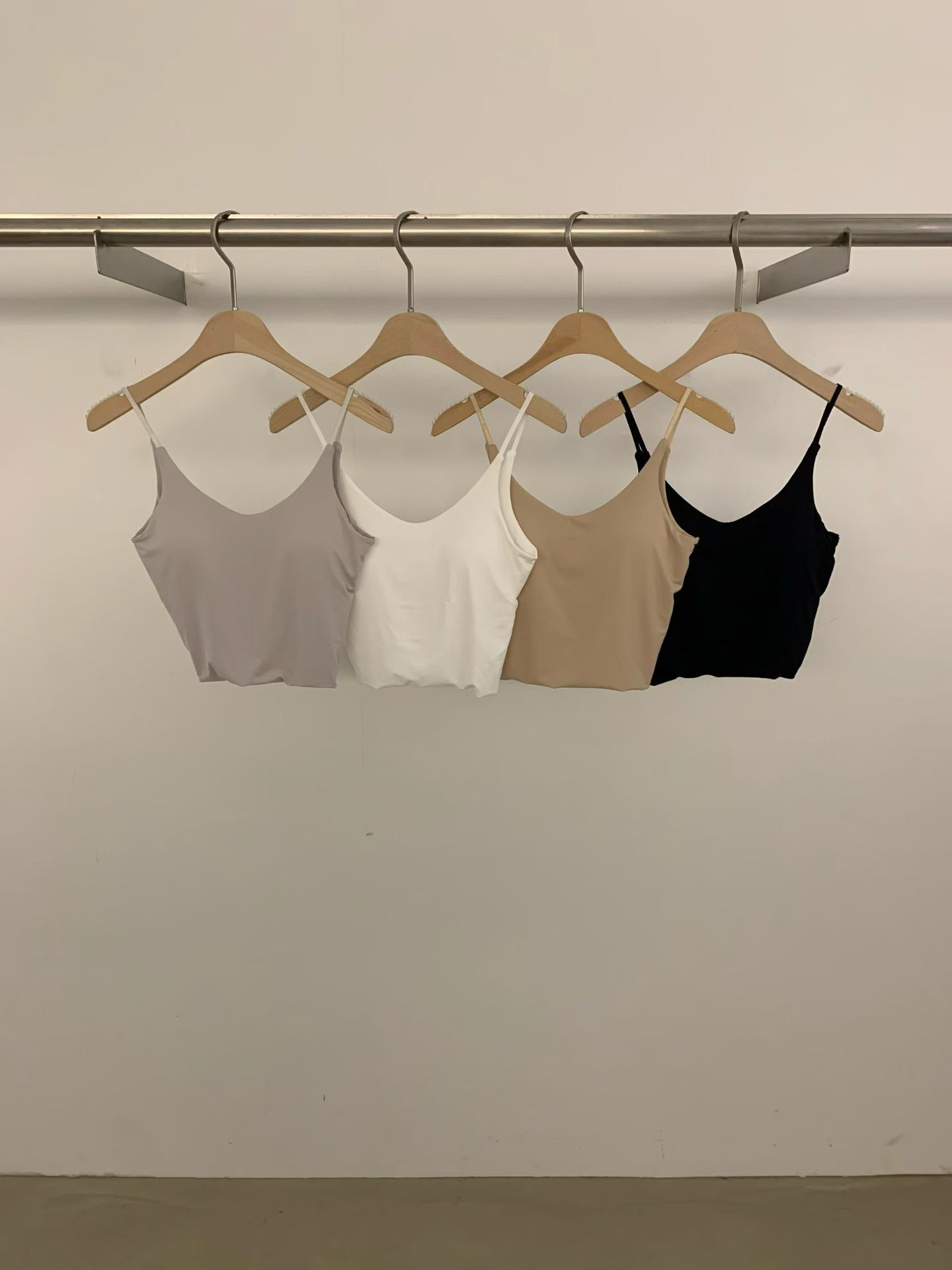 PG34 / CAMISOLE PADDED CROPPED TOP