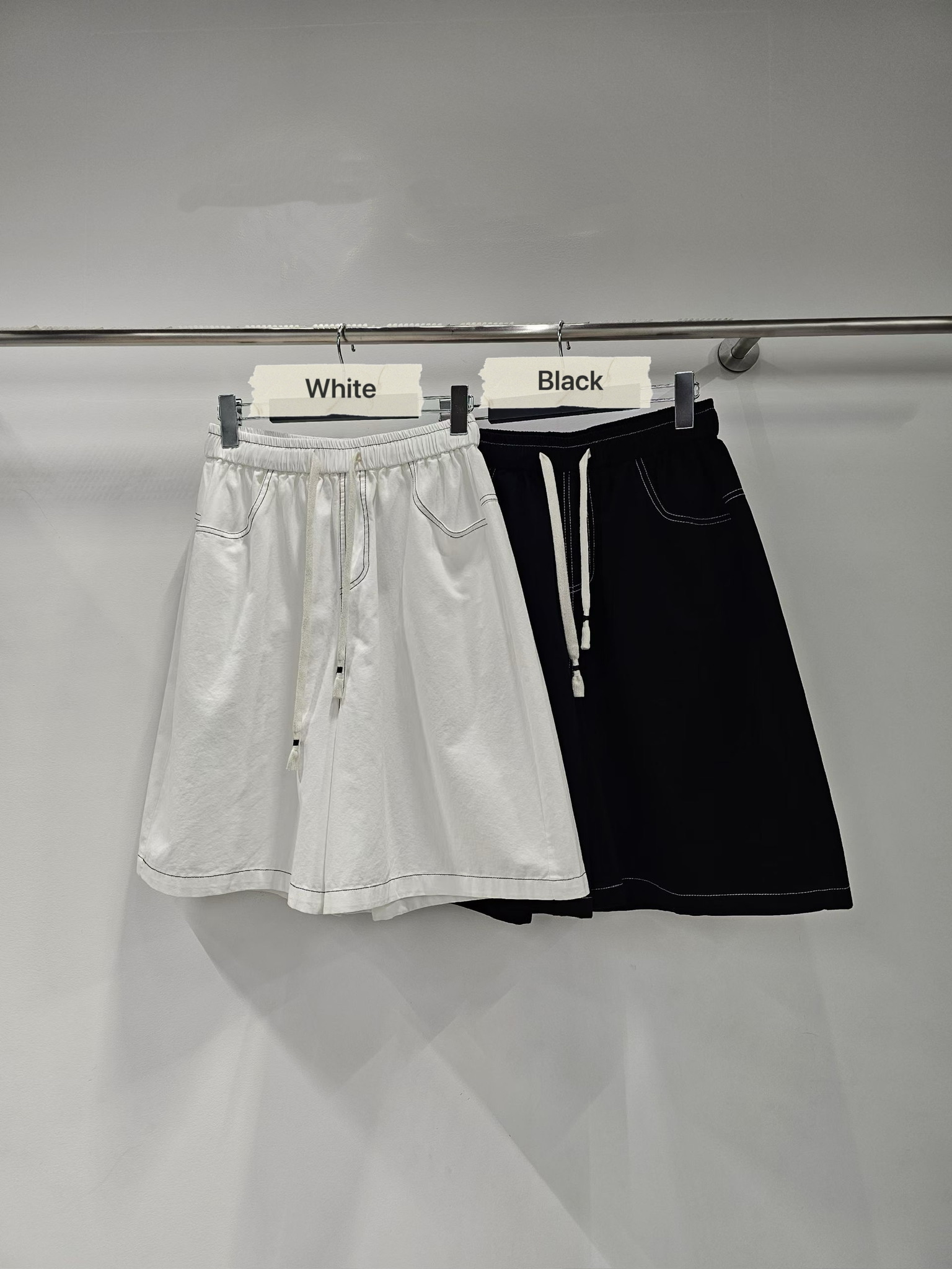 YY20 / CONTRAST STITCH POCKET BERMS