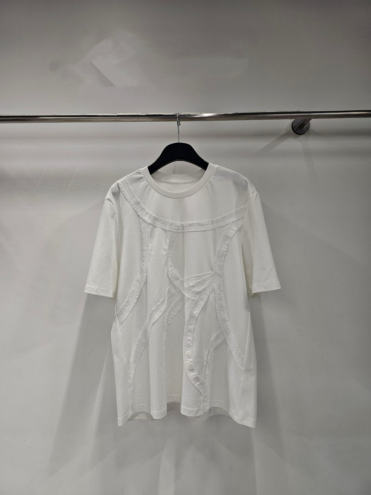 YY11 / ABSTRACT RAW-EDGE PATCHWORK TEE