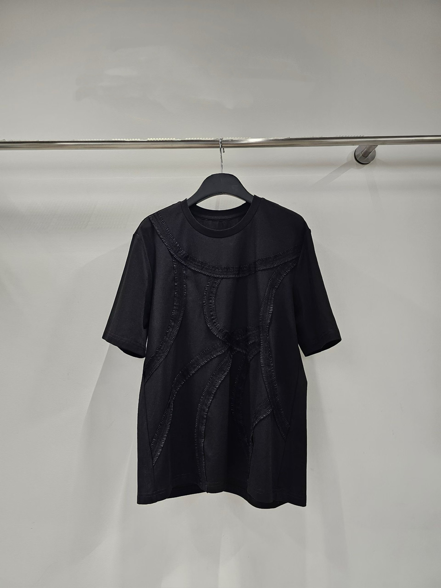 YY11 / ABSTRACT RAW-EDGE PATCHWORK TEE