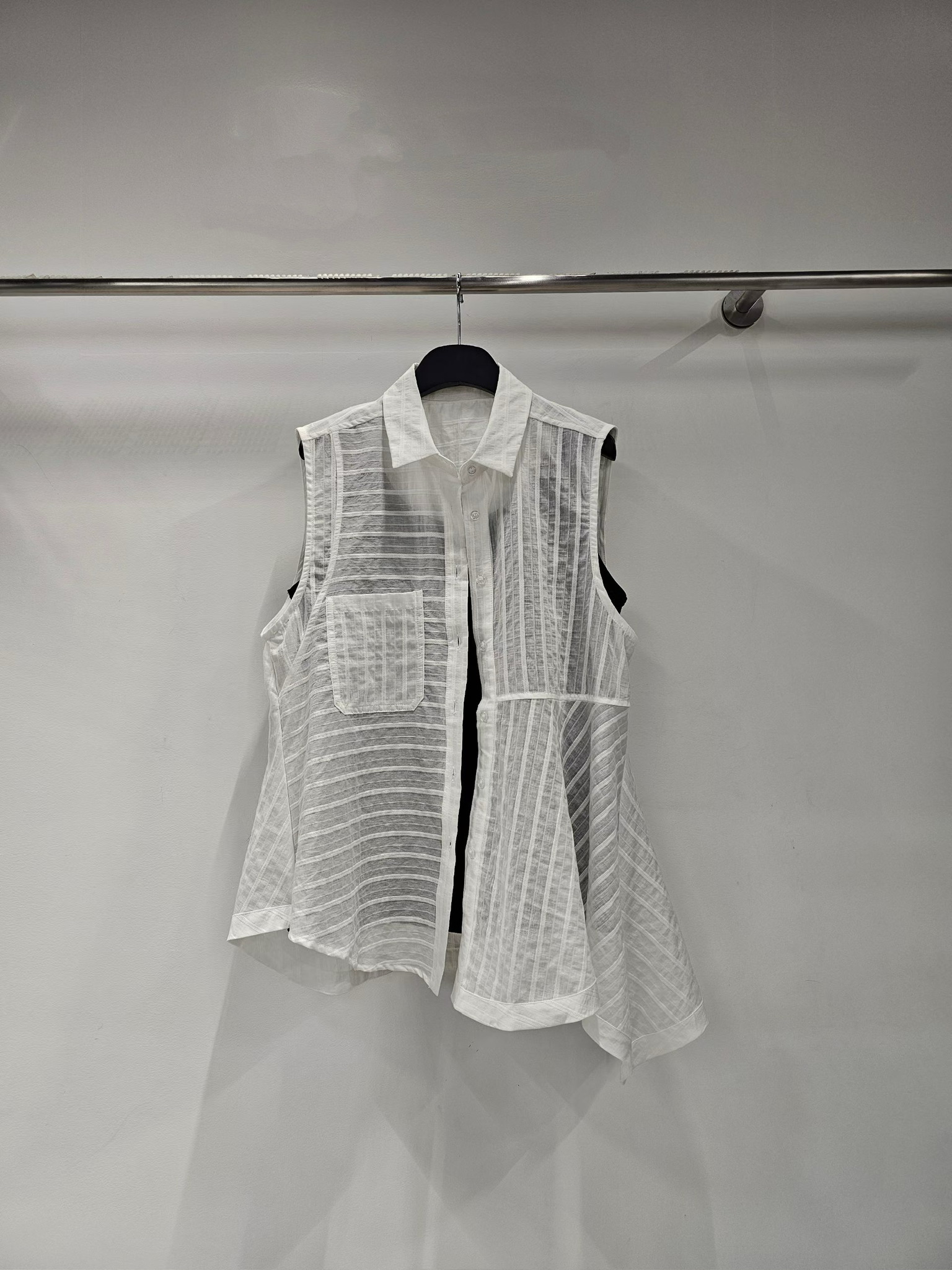 YY13 / SLEEVELESS ASYMMETRICAL SHIRT BLOUSE
