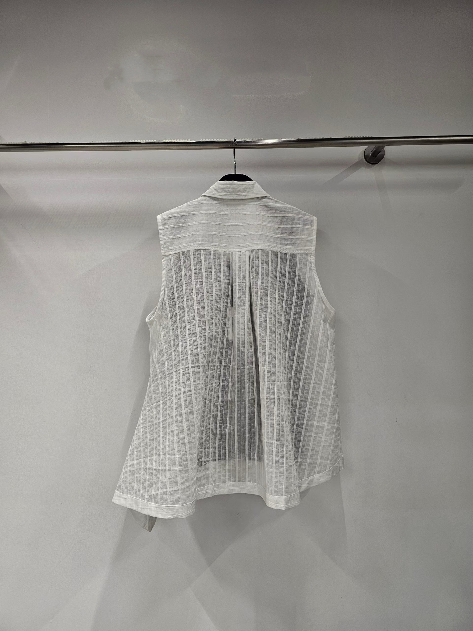 YY13 / SLEEVELESS ASYMMETRICAL SHIRT BLOUSE