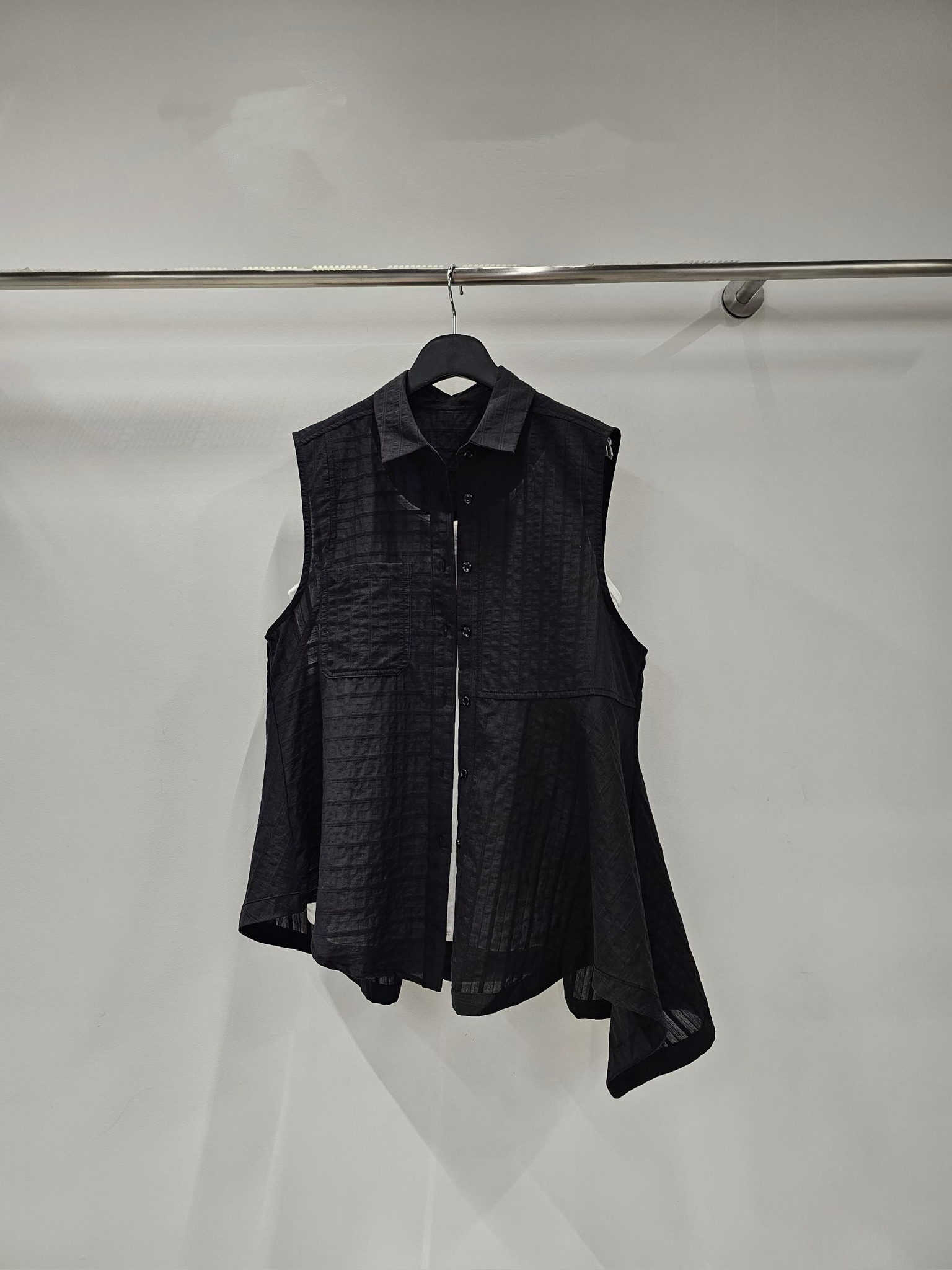 YY13 / SLEEVELESS ASYMMETRICAL SHIRT BLOUSE