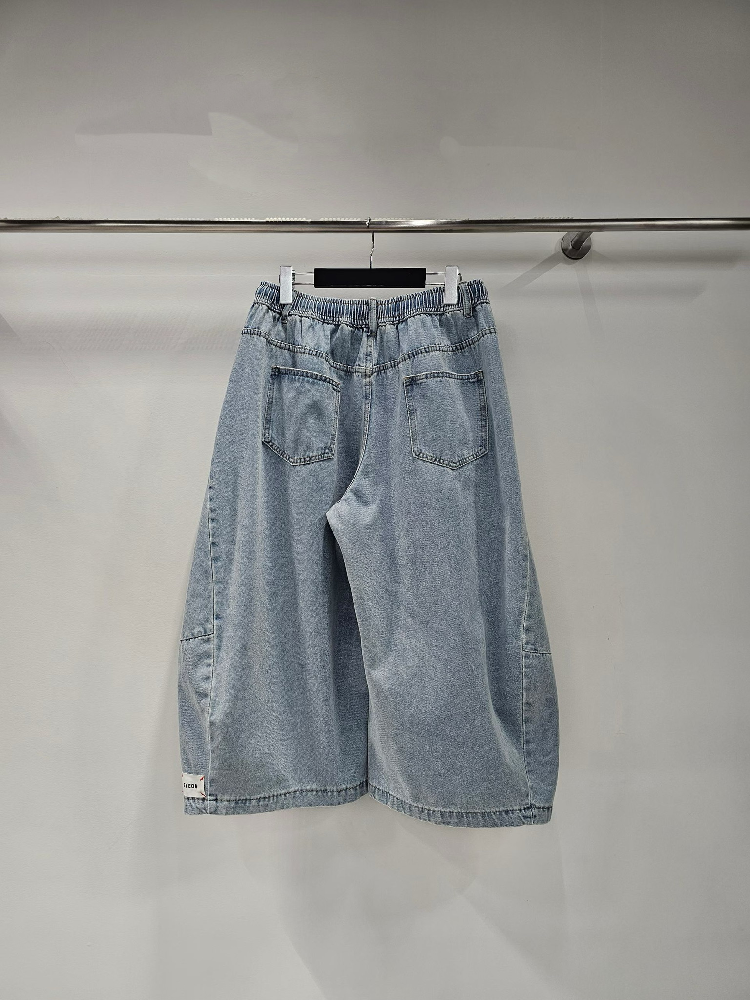 YY14 / MINI BUTTON POCKET WIDE-LEG CROP PANTS