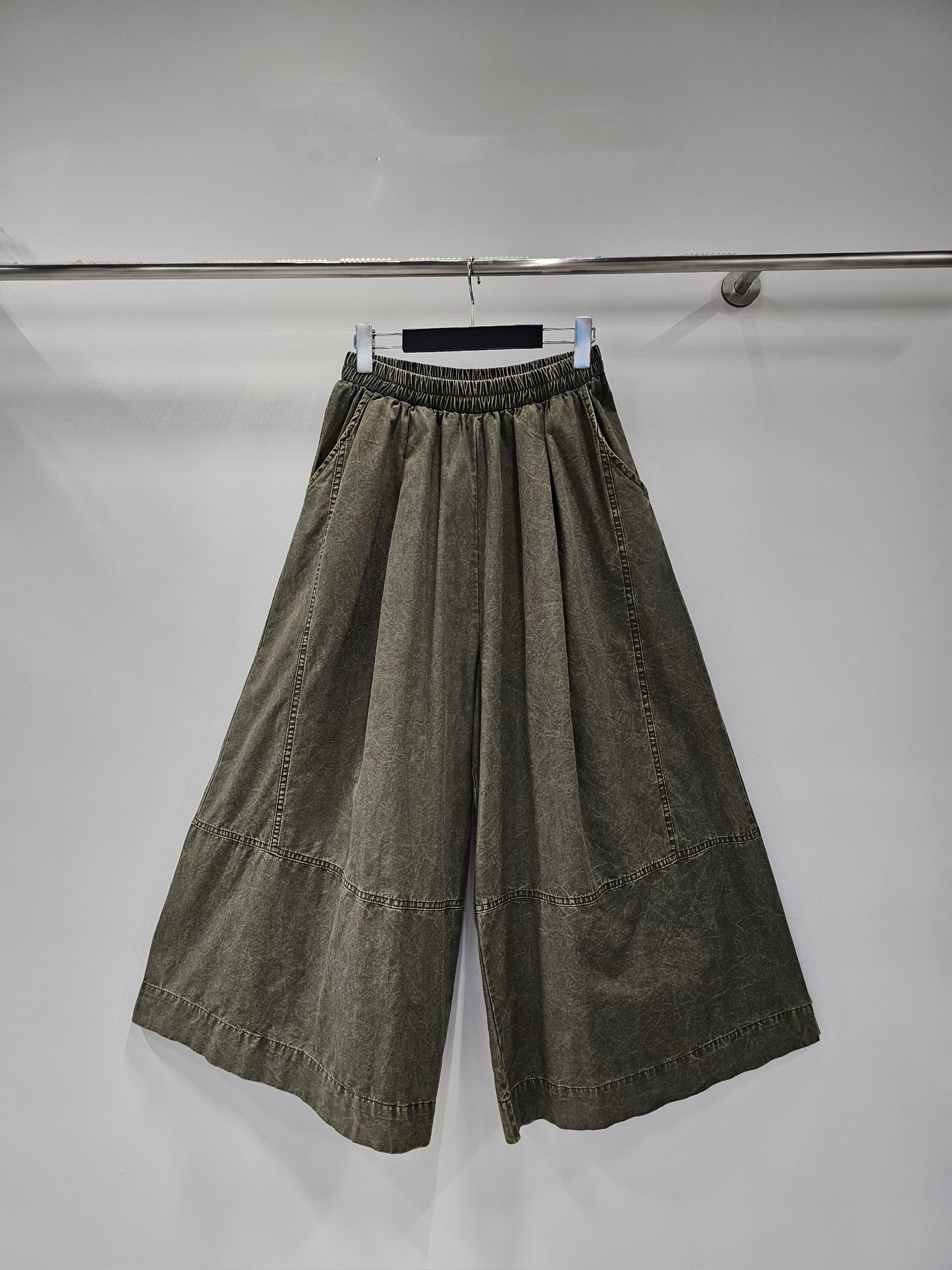 YY17 / PIGMENT WASHED WIDE-LEG TROUSERS