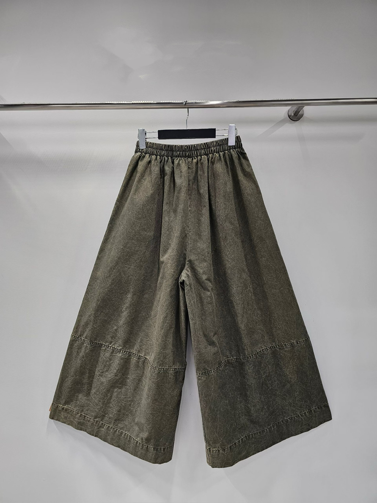 YY17 / PIGMENT WASHED WIDE-LEG TROUSERS