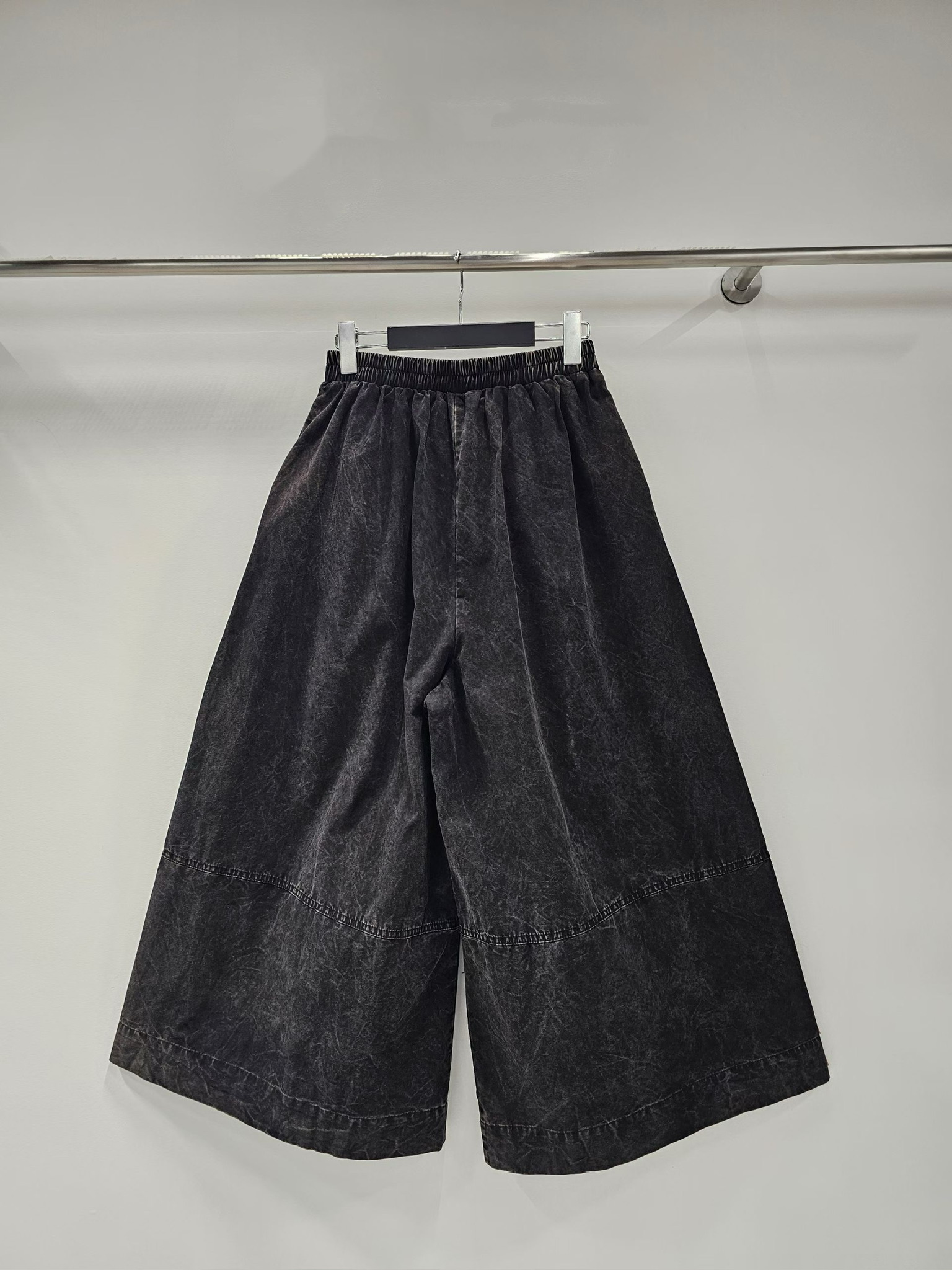 YY17 / PIGMENT WASHED WIDE-LEG TROUSERS