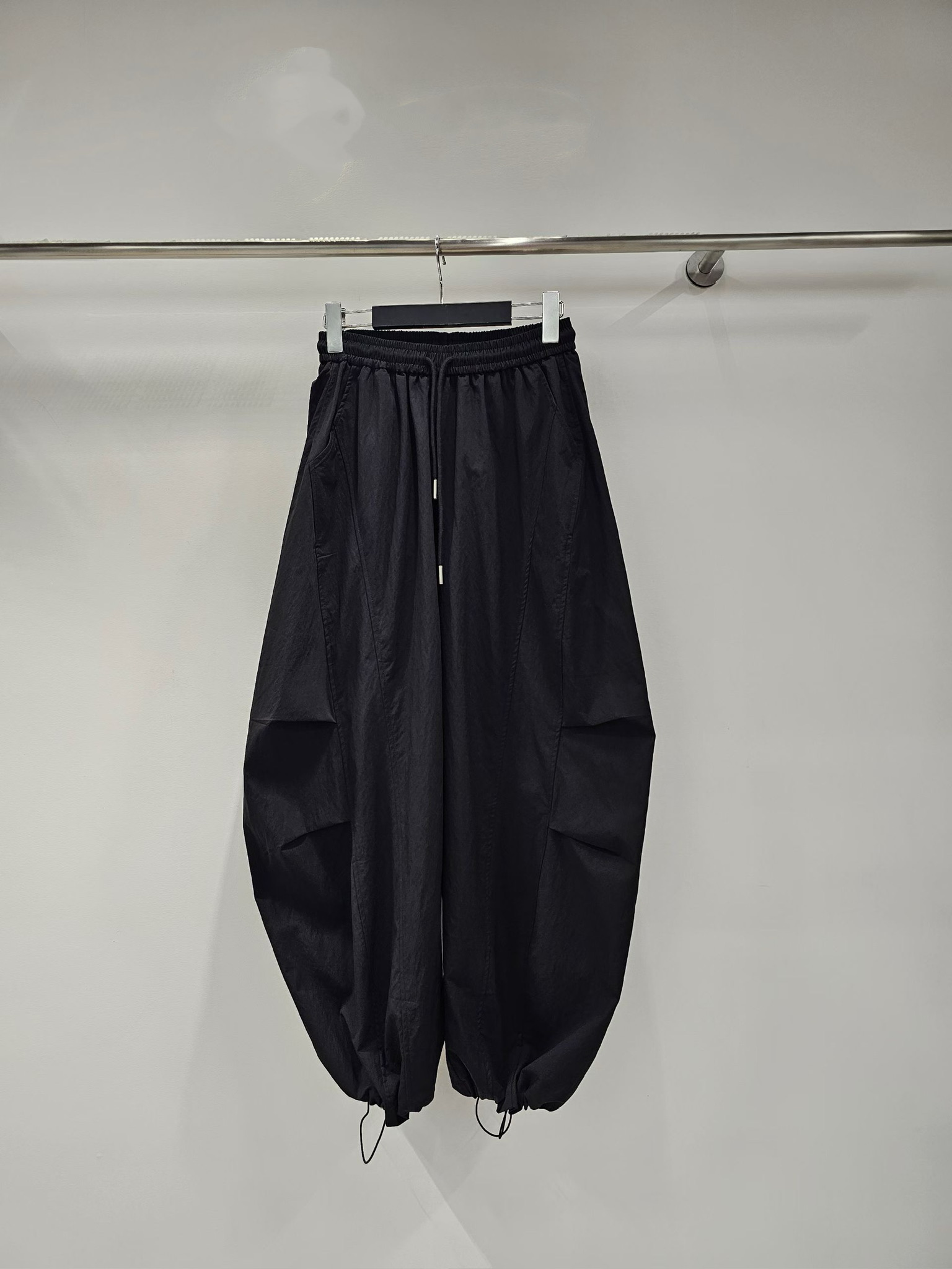YY19 / DARTED DETAIL LOOSE FIT TROUSERS