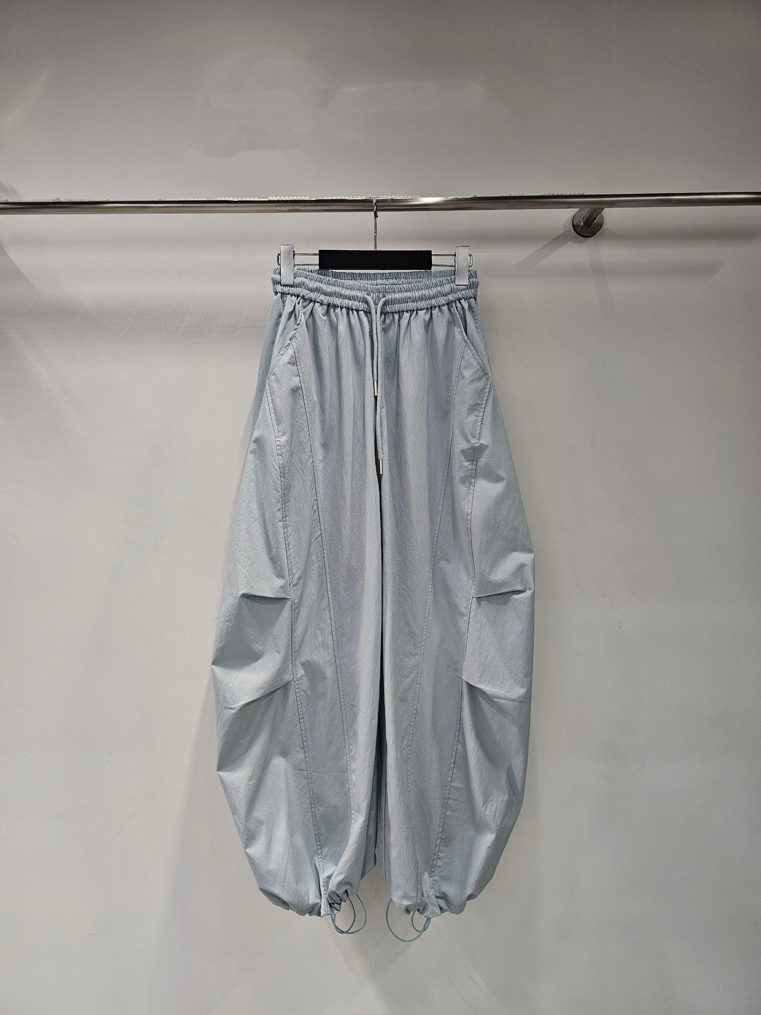 YY19 / DARTED DETAIL LOOSE FIT TROUSERS