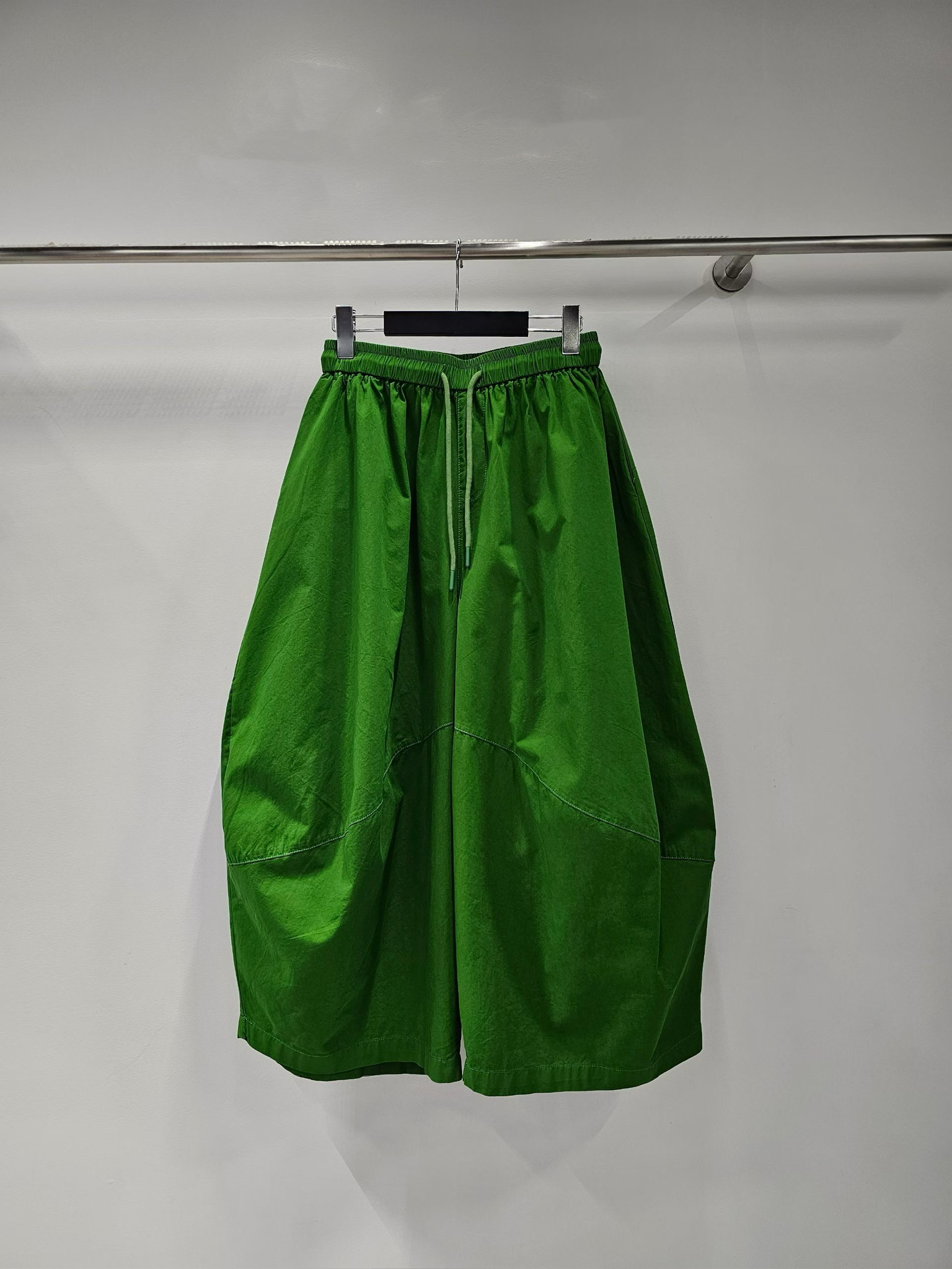 YY21 / BANDED WAIST BALLOON FLARE TROUSERS