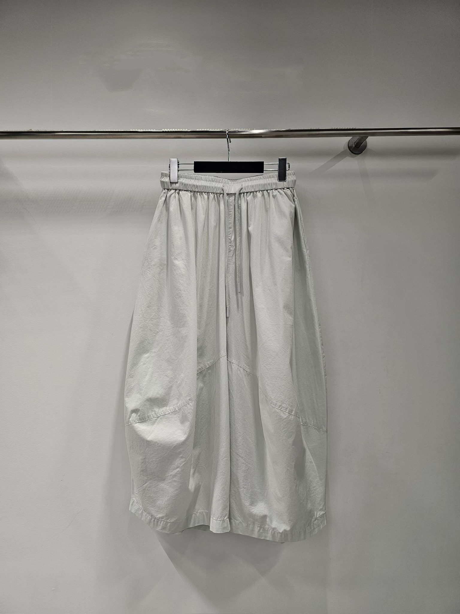 YY21 / BANDED WAIST BALLOON FLARE TROUSERS
