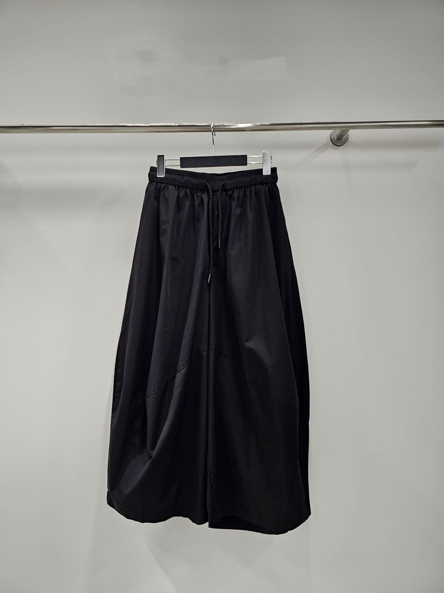 YY21 / BANDED WAIST BALLOON FLARE TROUSERS