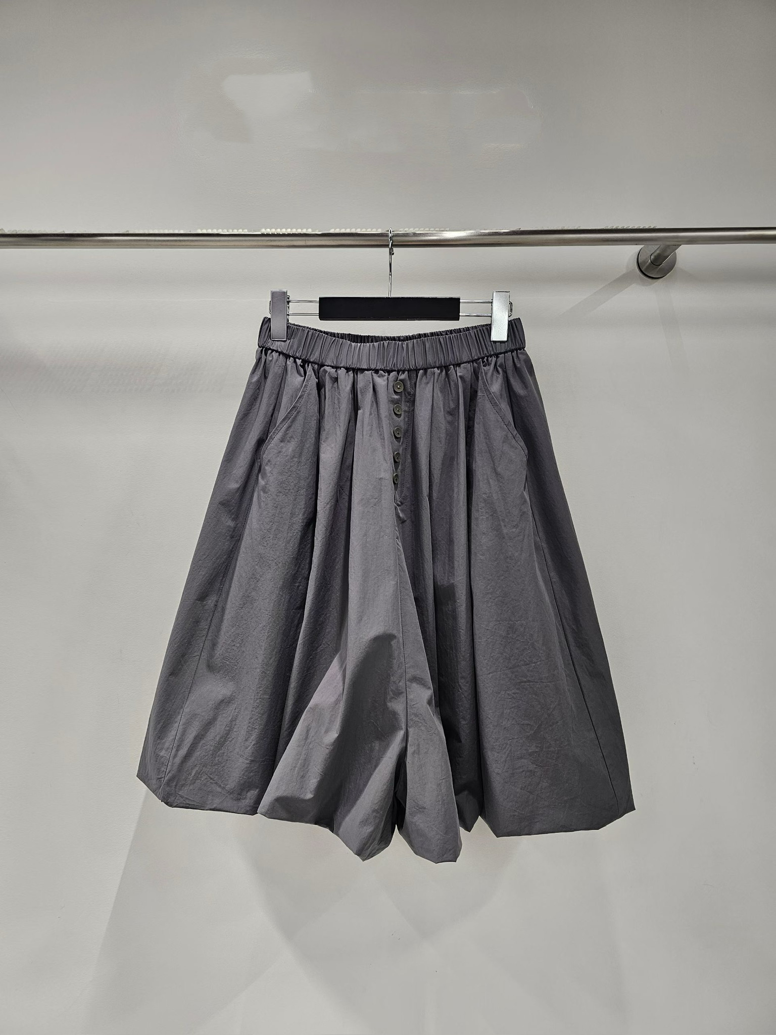YY23 / FRONT BUTTON BUBBLE CULOTTES