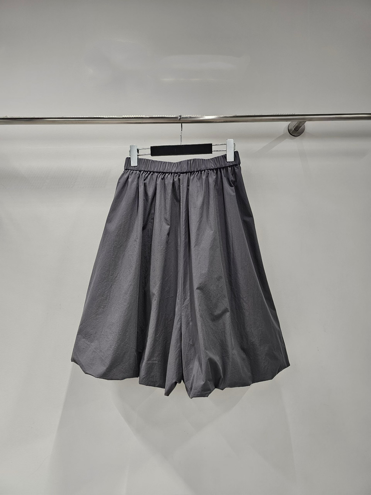 YY23 / FRONT BUTTON BUBBLE CULOTTES