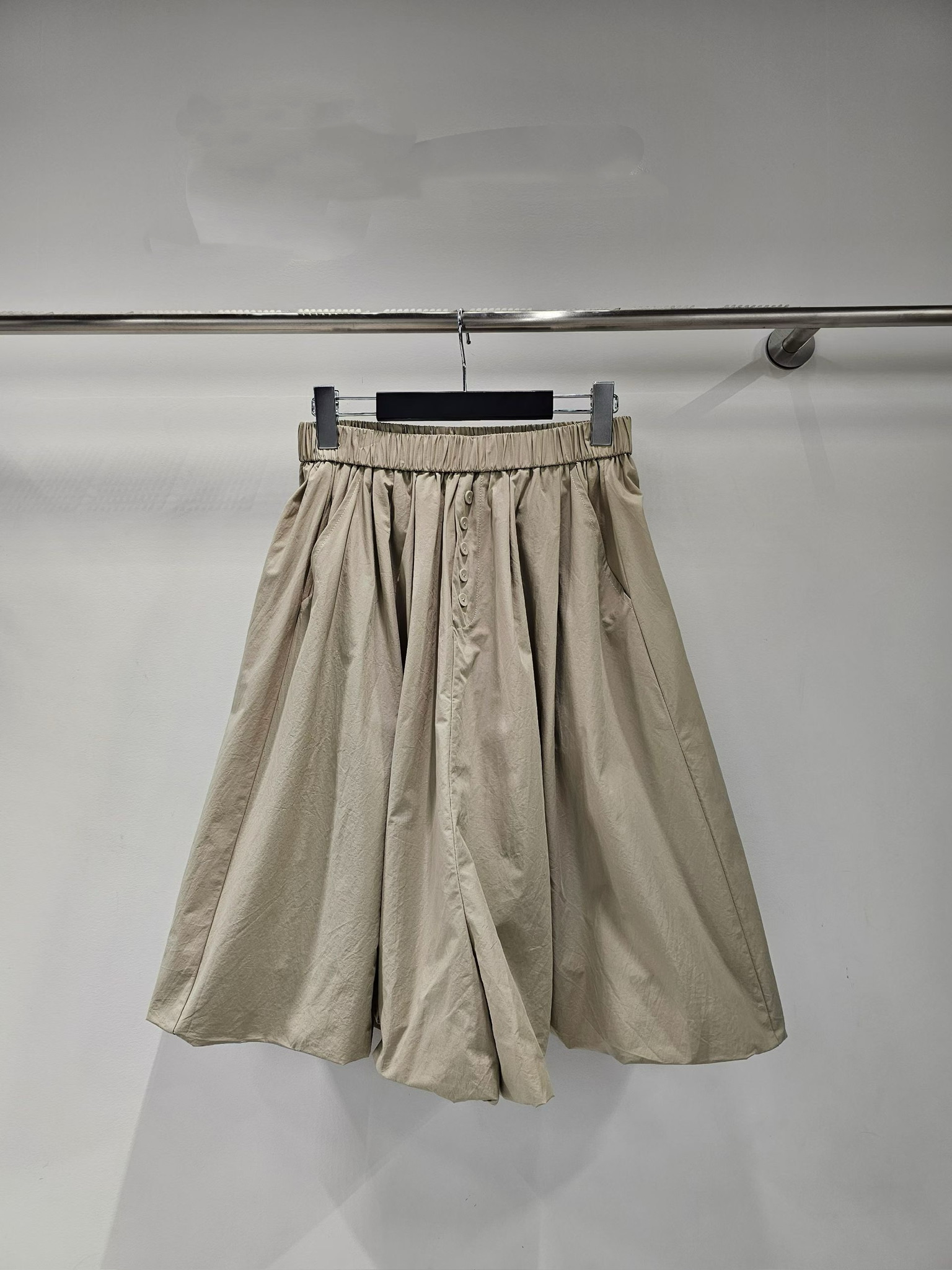 YY23 / FRONT BUTTON BUBBLE CULOTTES