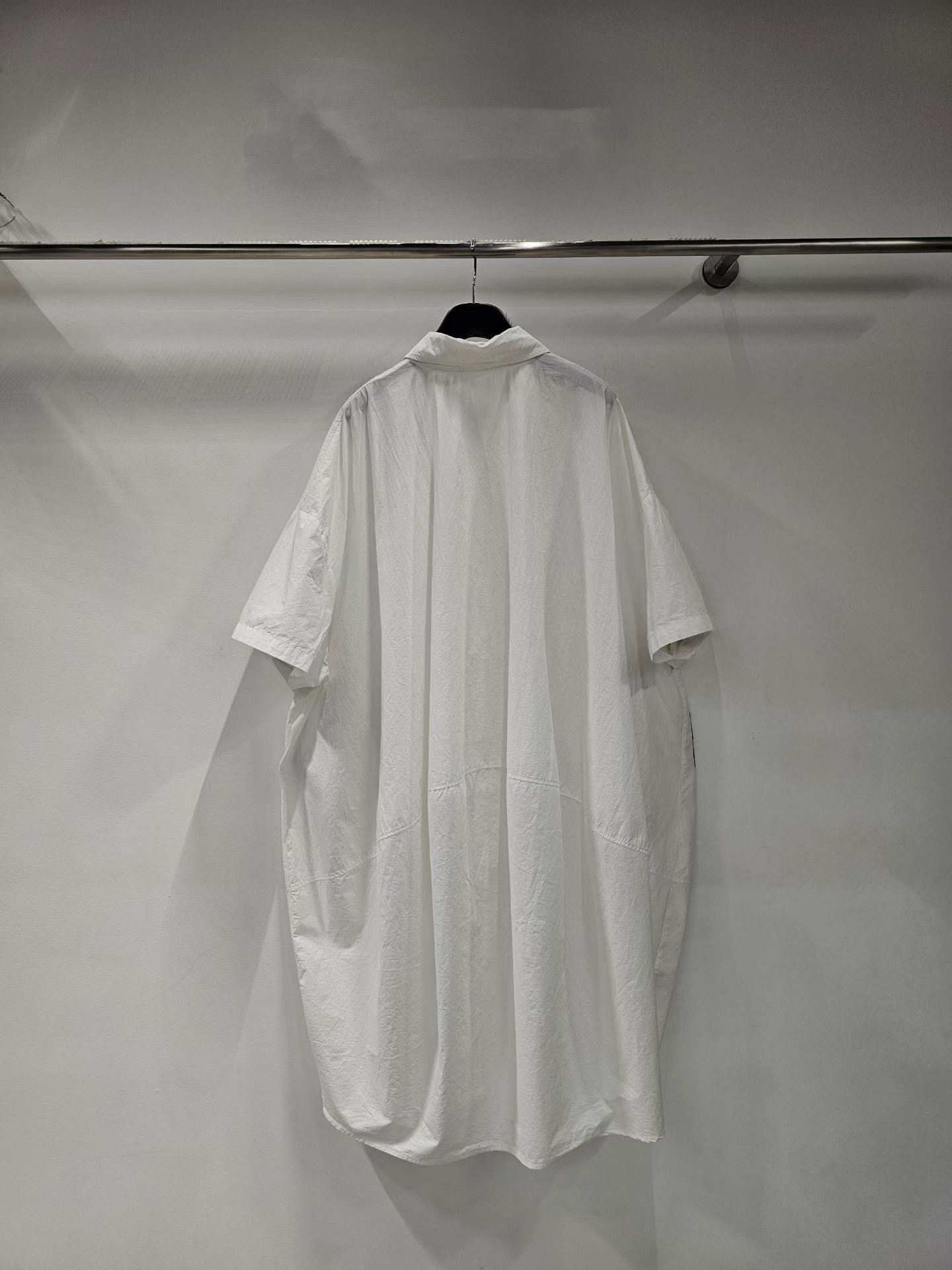 YY25 / CONTRAST BUTTON POCKET SHIRT DRESS