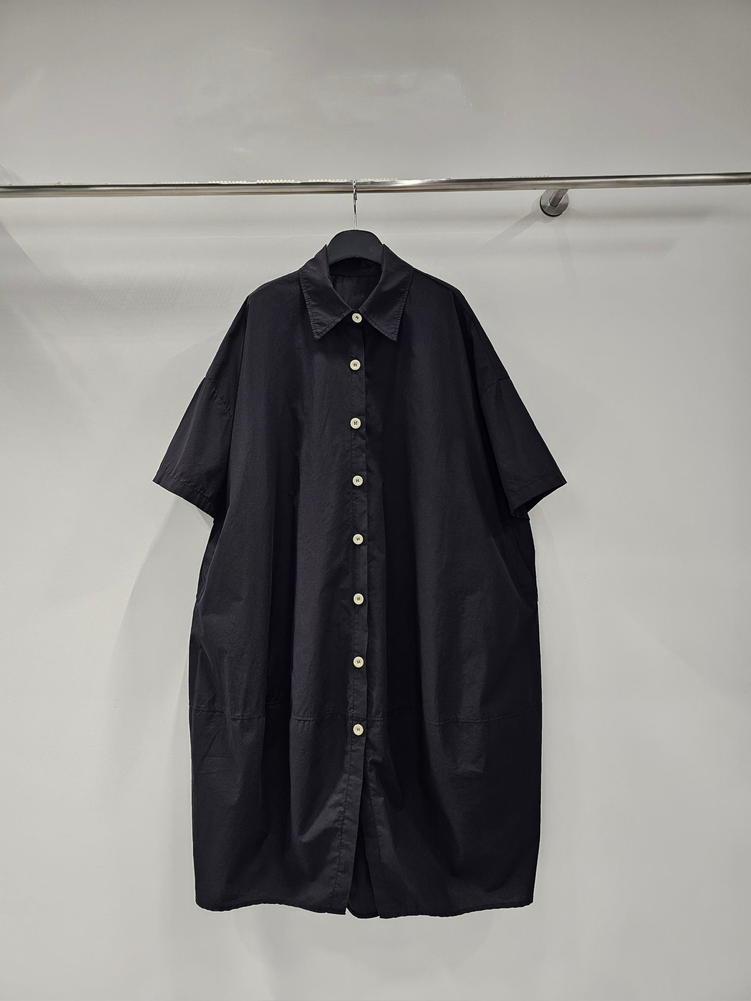 YY25 / CONTRAST BUTTON POCKET SHIRT DRESS