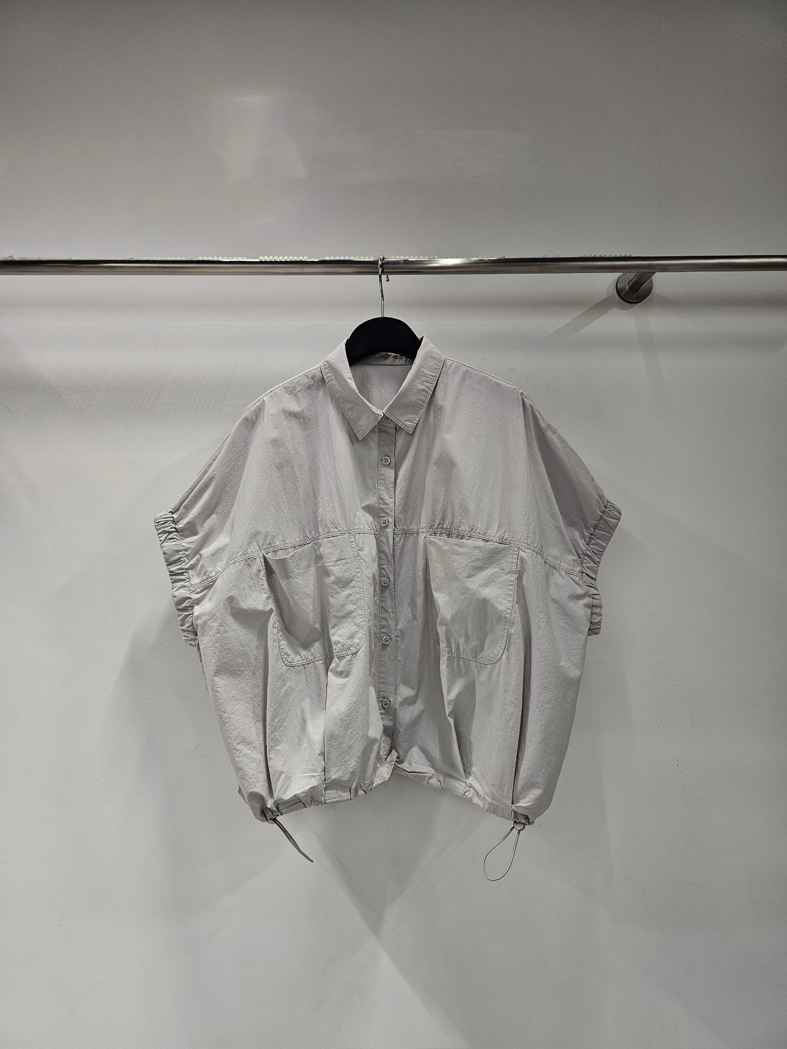 YY26 / TOGGLE HEM POCKET SHIRT