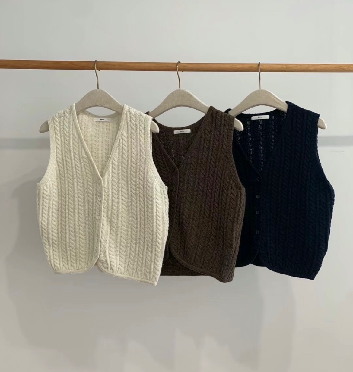 F11 / KNITTED VEST