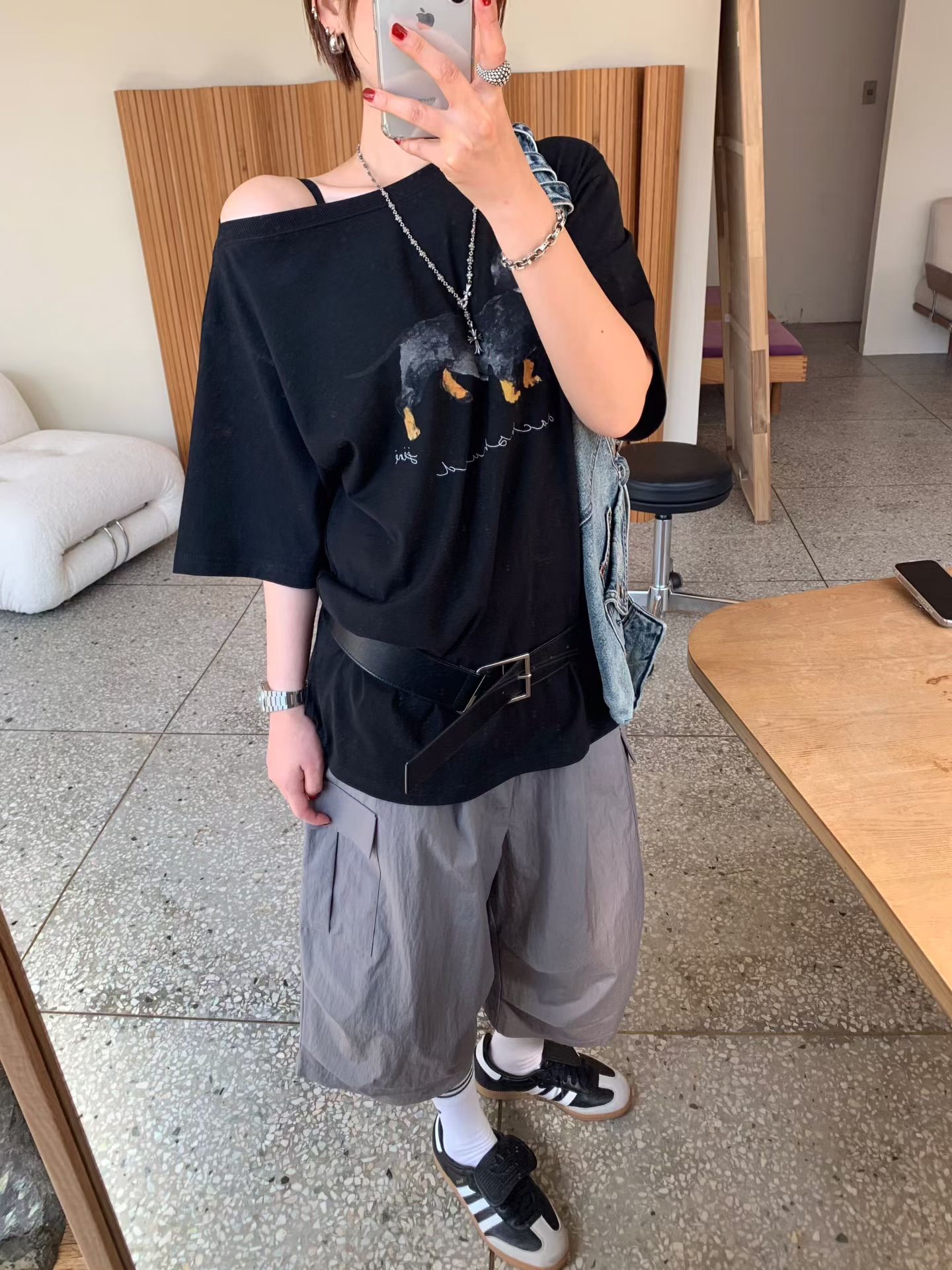 KS09 / DACHSHUND PRINT OFF SHOULDER TEE