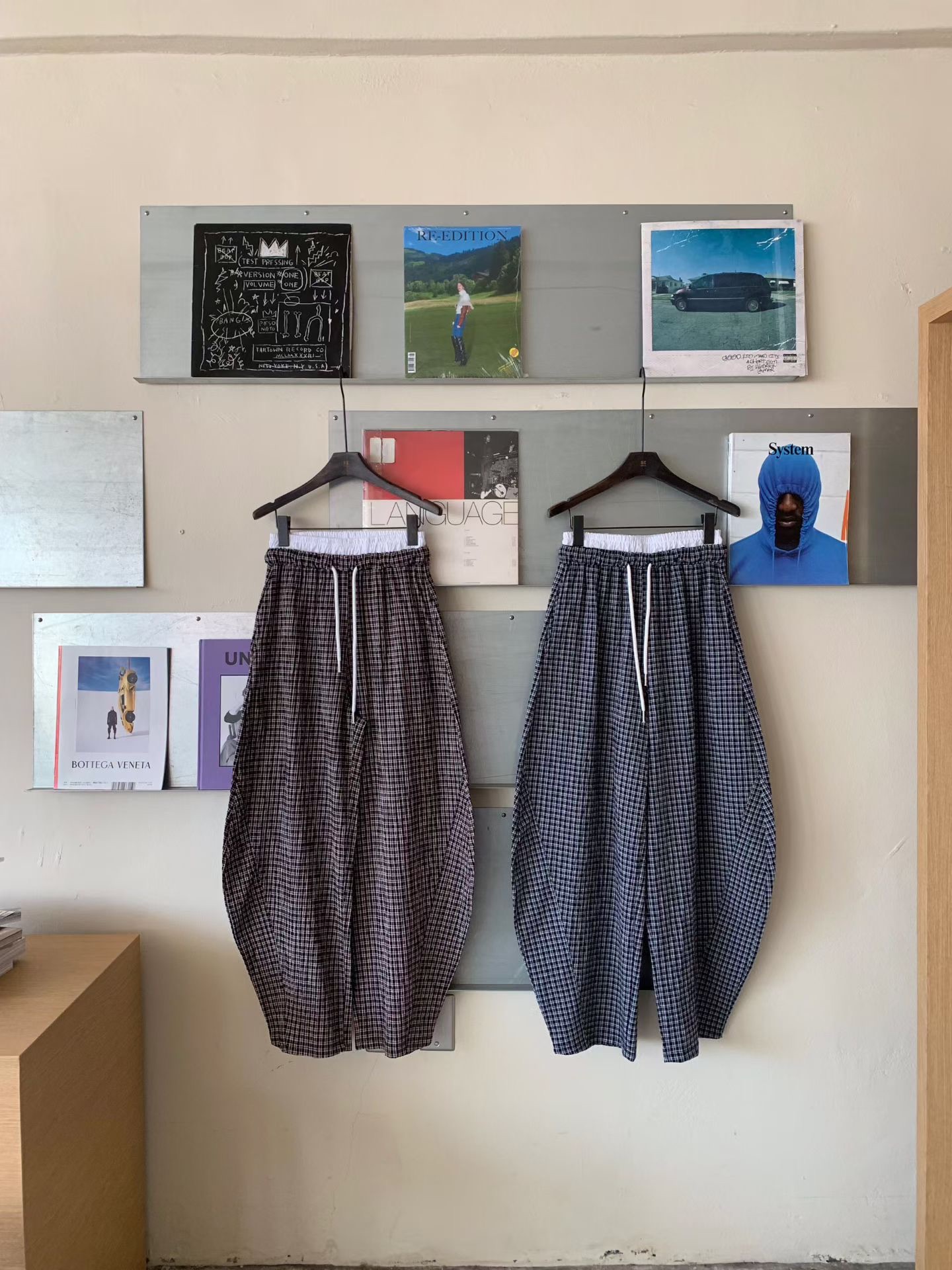 KS10 / CONTRAST BAND CHECKERED BARREL TROUSERS 