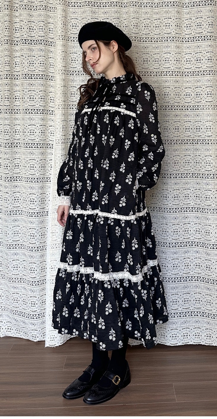 KB06 / Front Tie Victorian Lace Loose Fit Dress