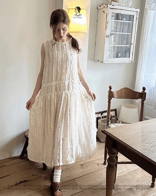 KB07 / Sleeveless Drawstring Textured Dress