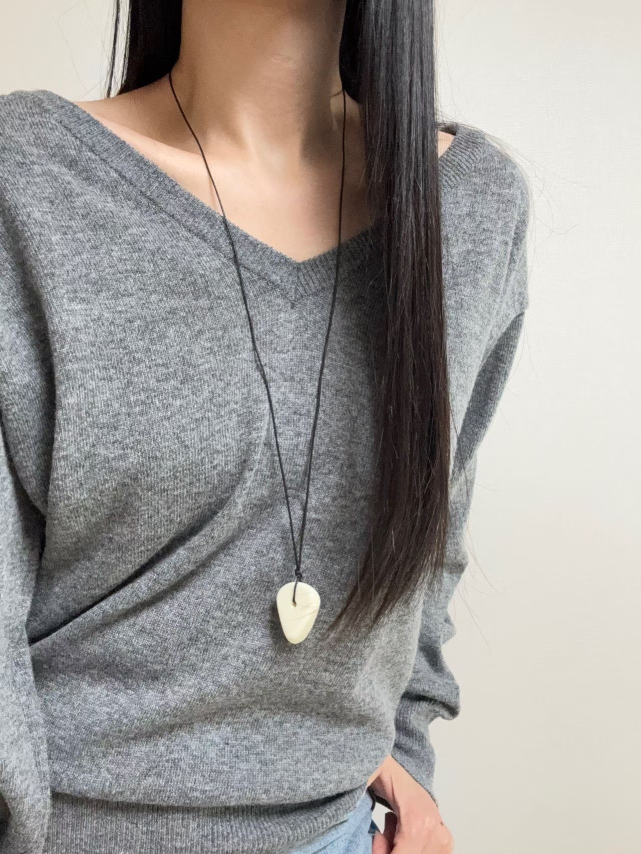 DK30 / TRIANGULAR PENDANT STRING NECKLACE